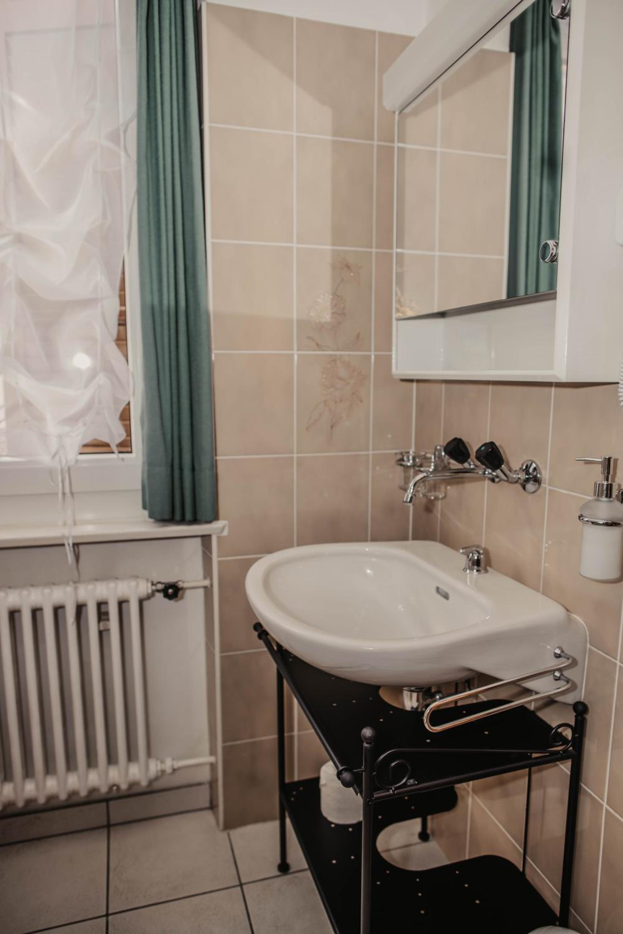 Standard Double Room - Photo 2