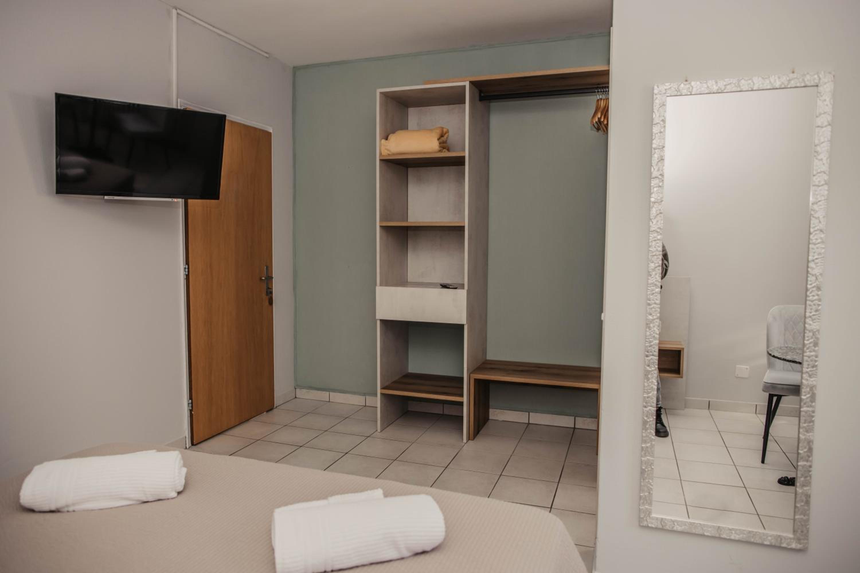 Standard Double Room - Photo 6