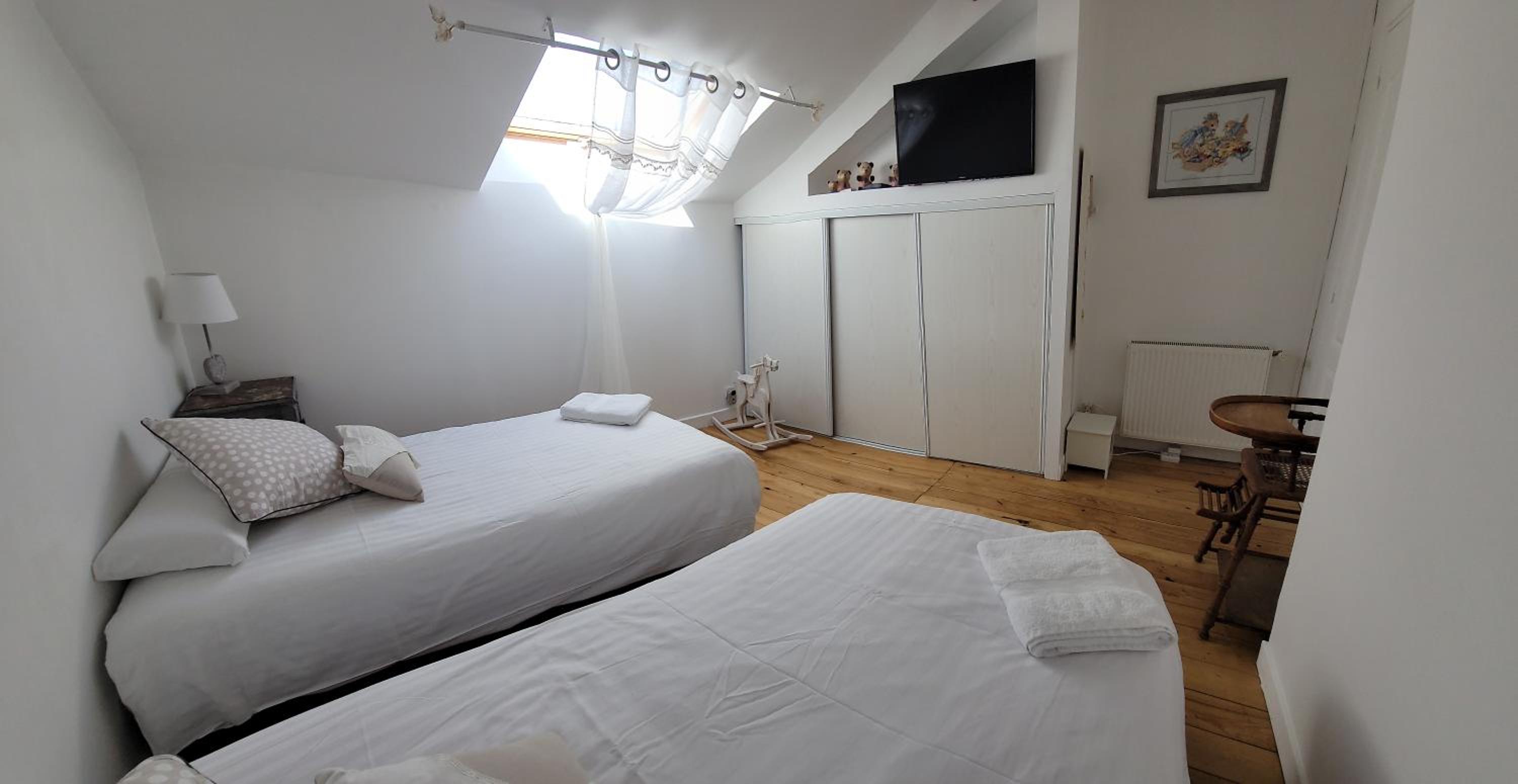Twin Room - Photo 8