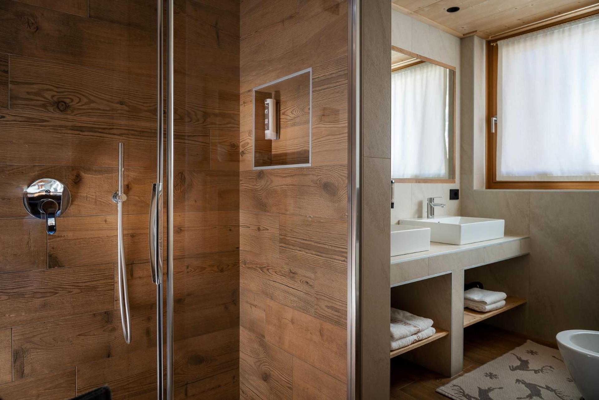 Suite - Photo 20