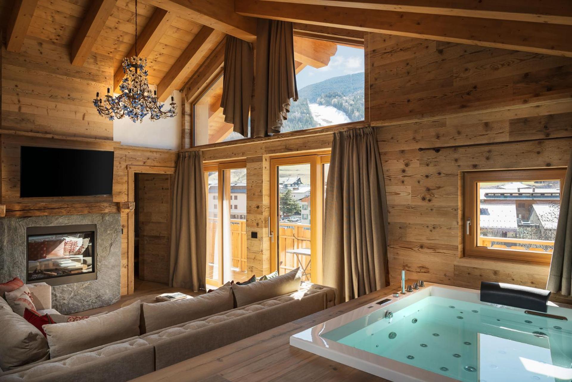 Deluxe Suite with Spa Bath - Photo 7