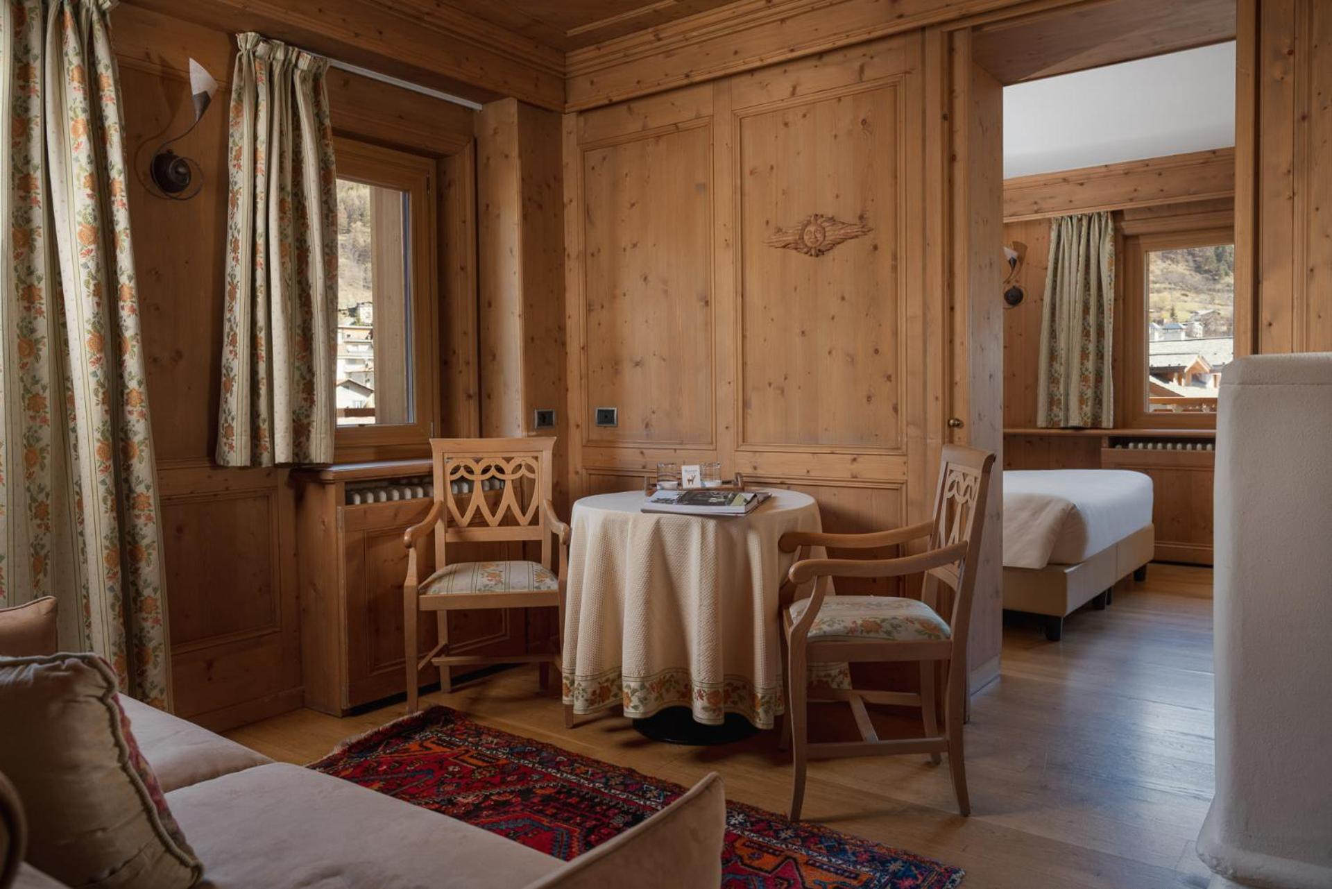 Suite - Photo 13