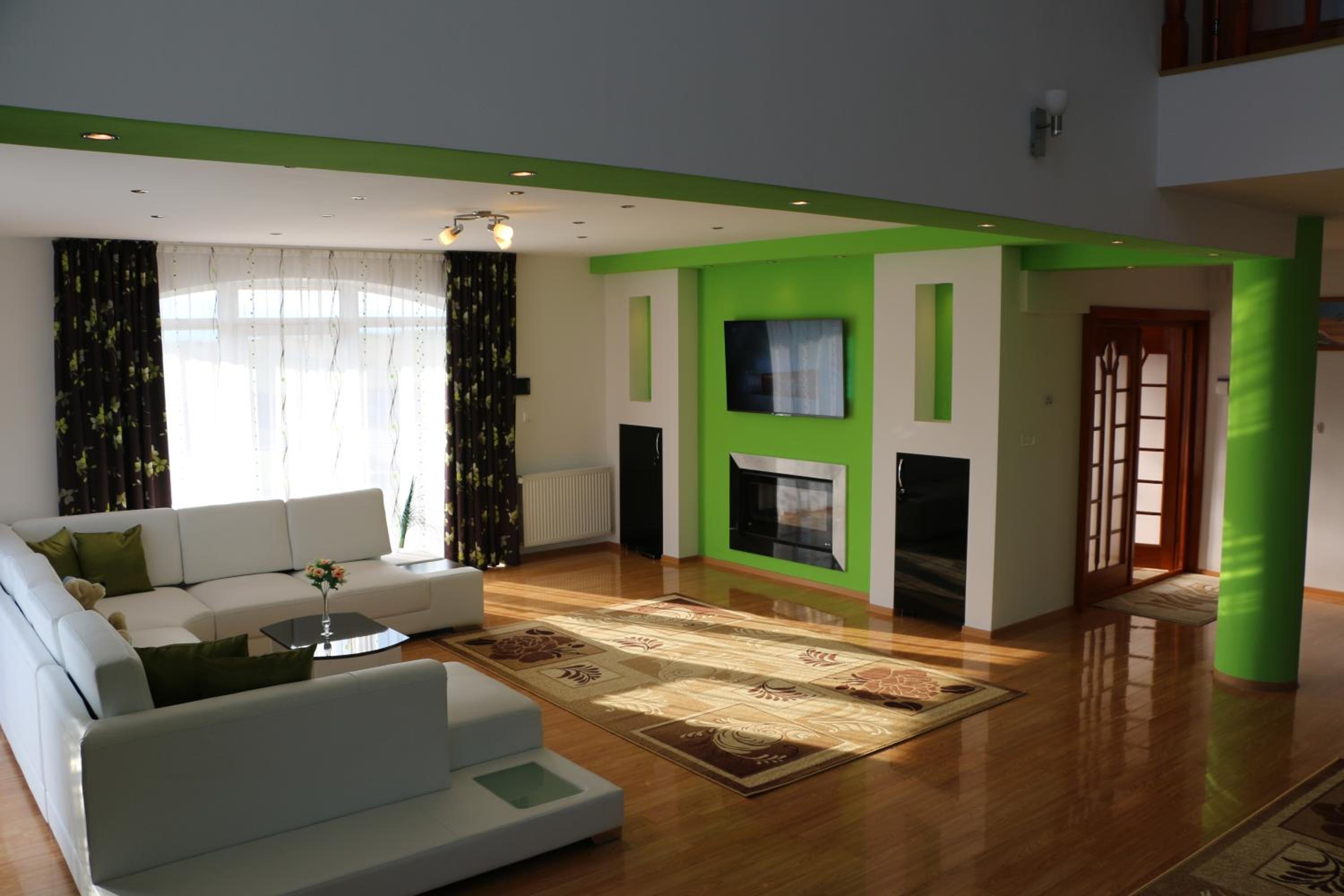 Deluxe Four-Bedroom Apartment photo 1
