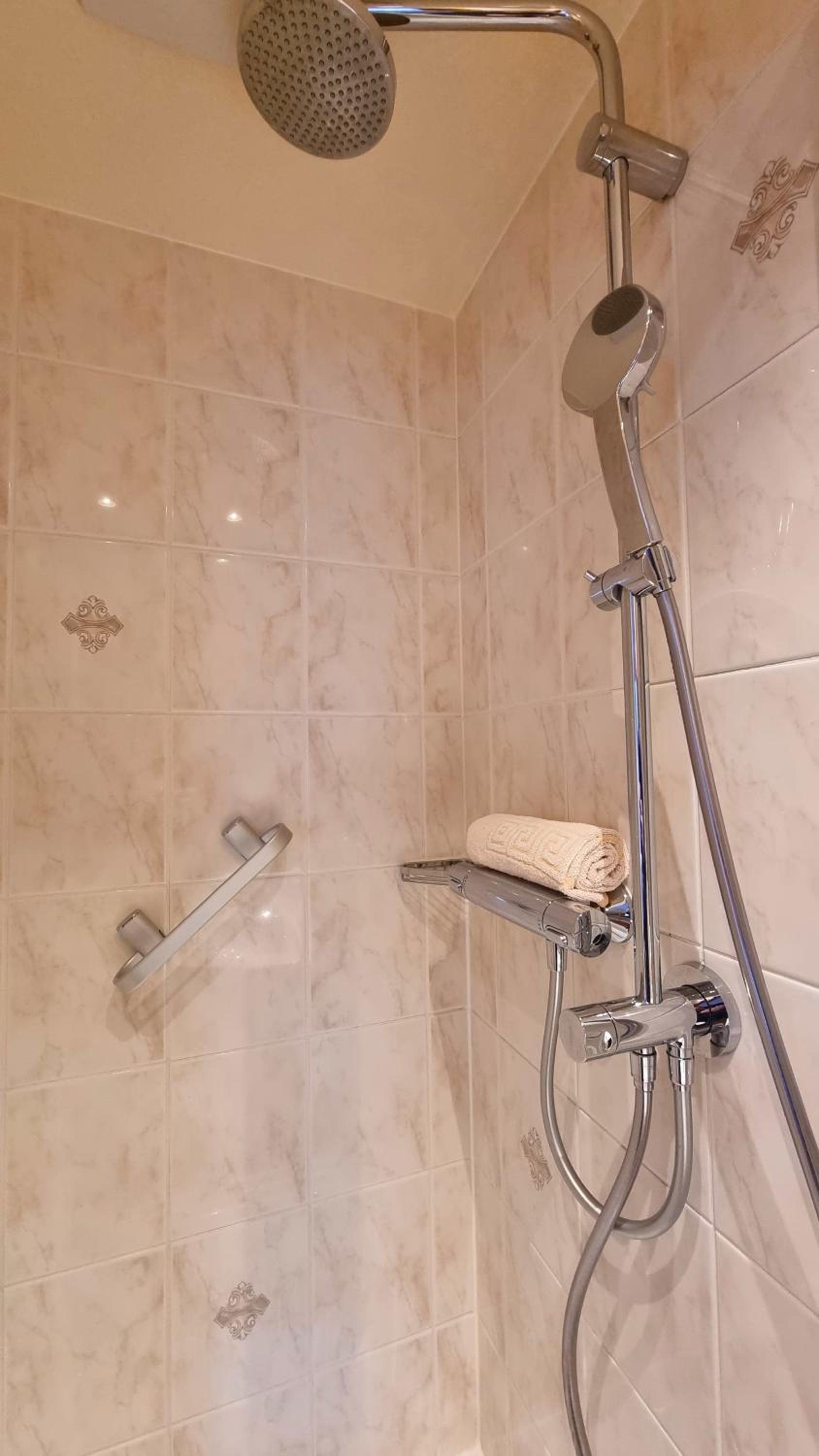 Double Room with Private Bathroom photo 2