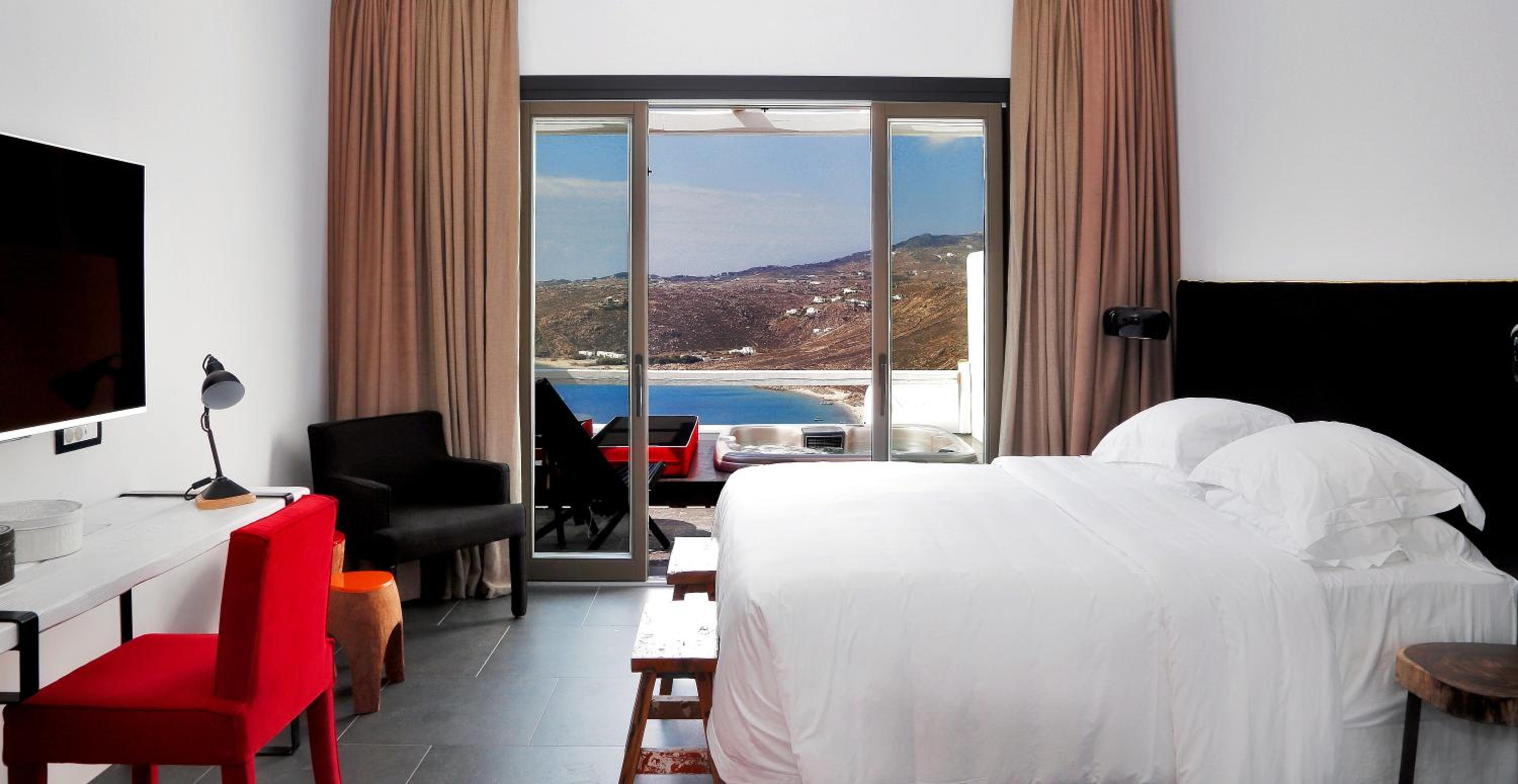 Pure sea view room with outdoor jacuzzi