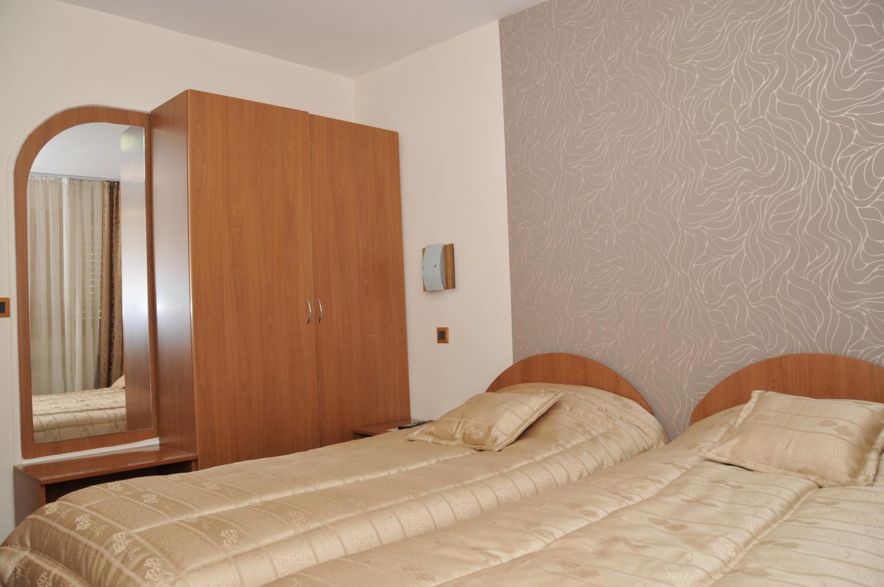 Double or Twin Room photo 3
