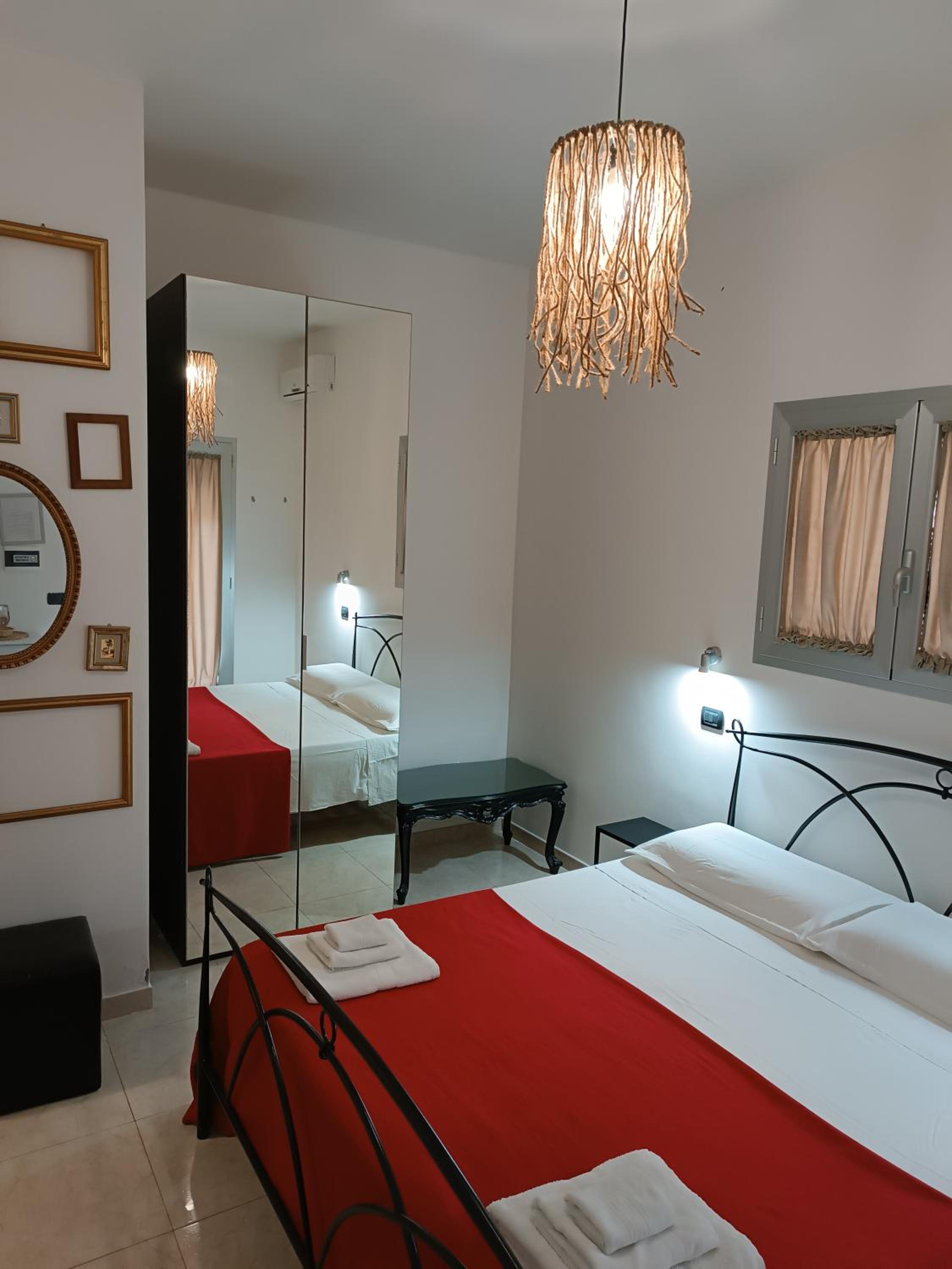 Double Room with Private Bathroom - Photo 4