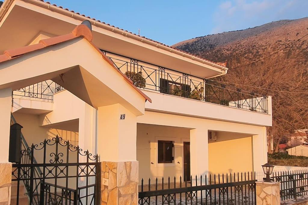 Three-Bedroom Villa photo 2