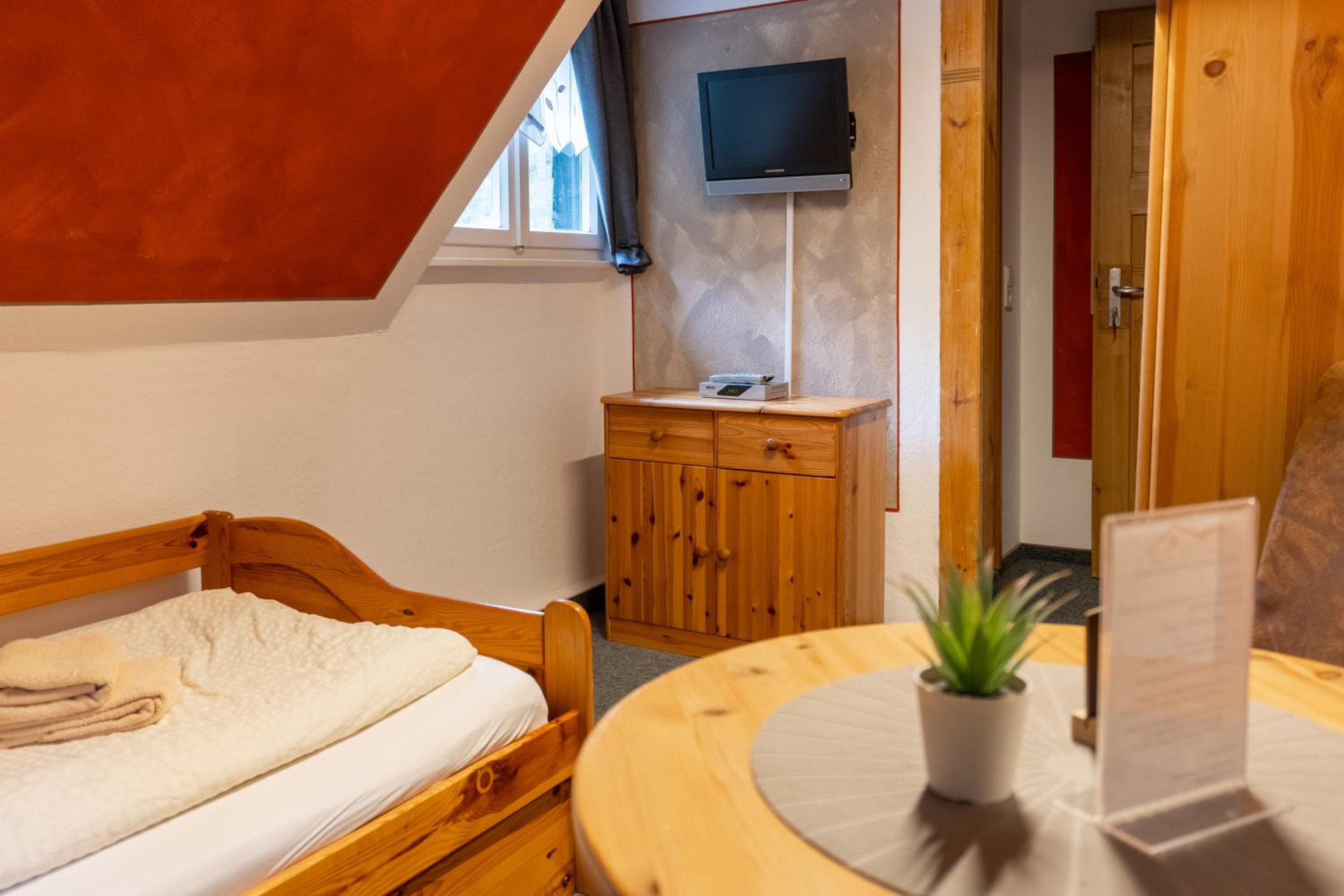 Single Room with Private Bathroom photo 2