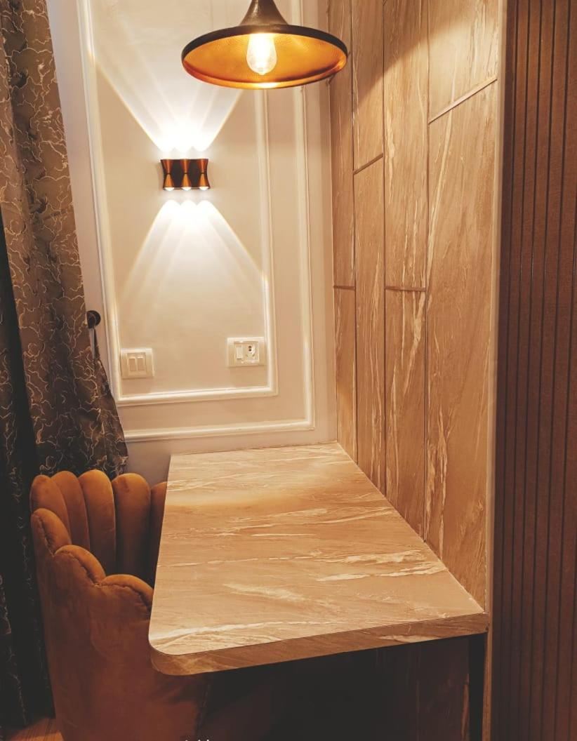 Deluxe King Suite - Photo 28