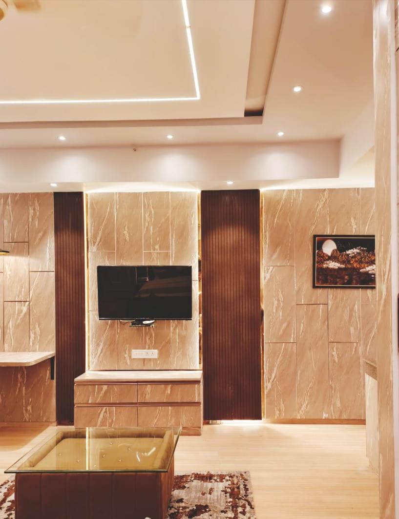 Deluxe King Suite - Photo 29