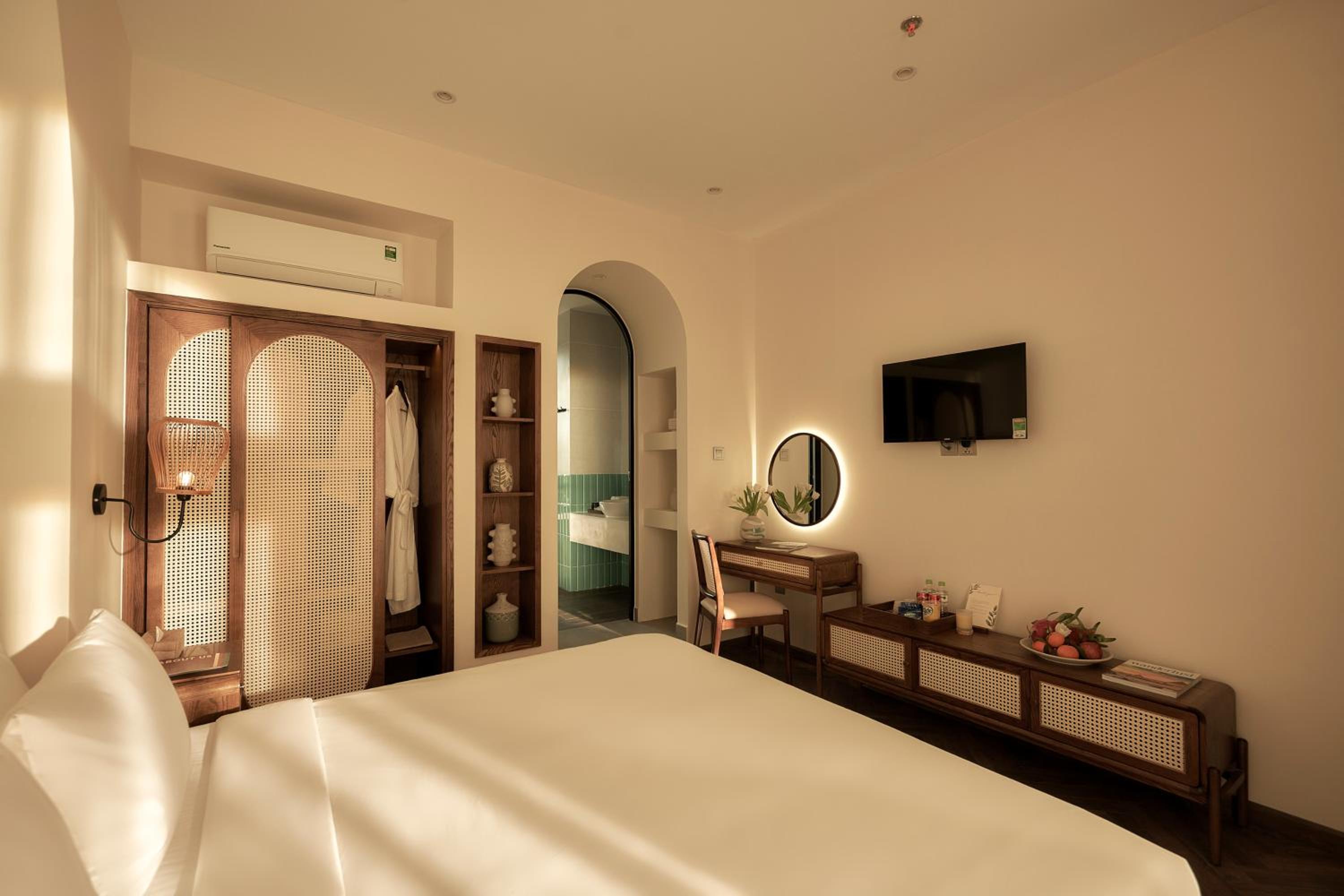 Deluxe Double Room with Bath photo 2