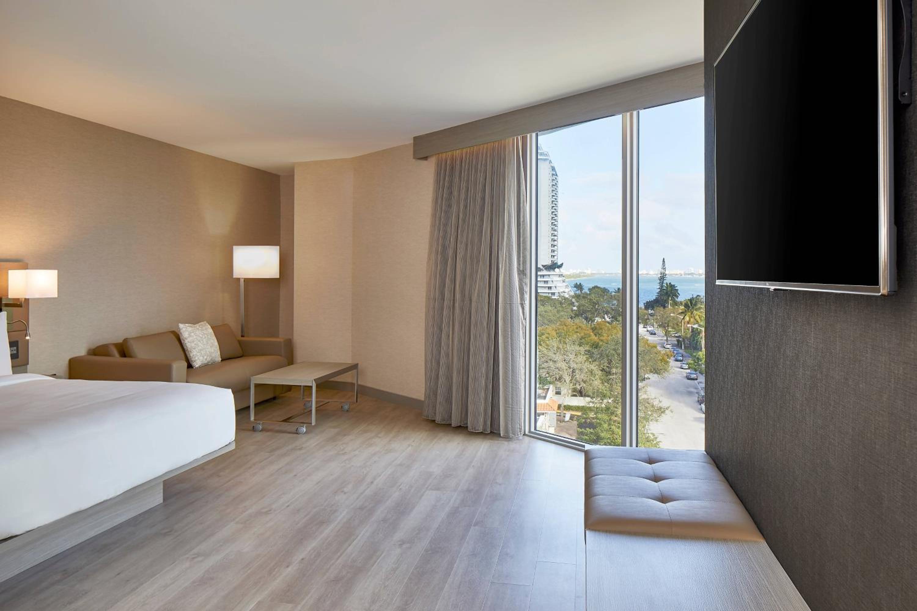Guest room, 1 King, Sofa bed, Bay view, Corner room