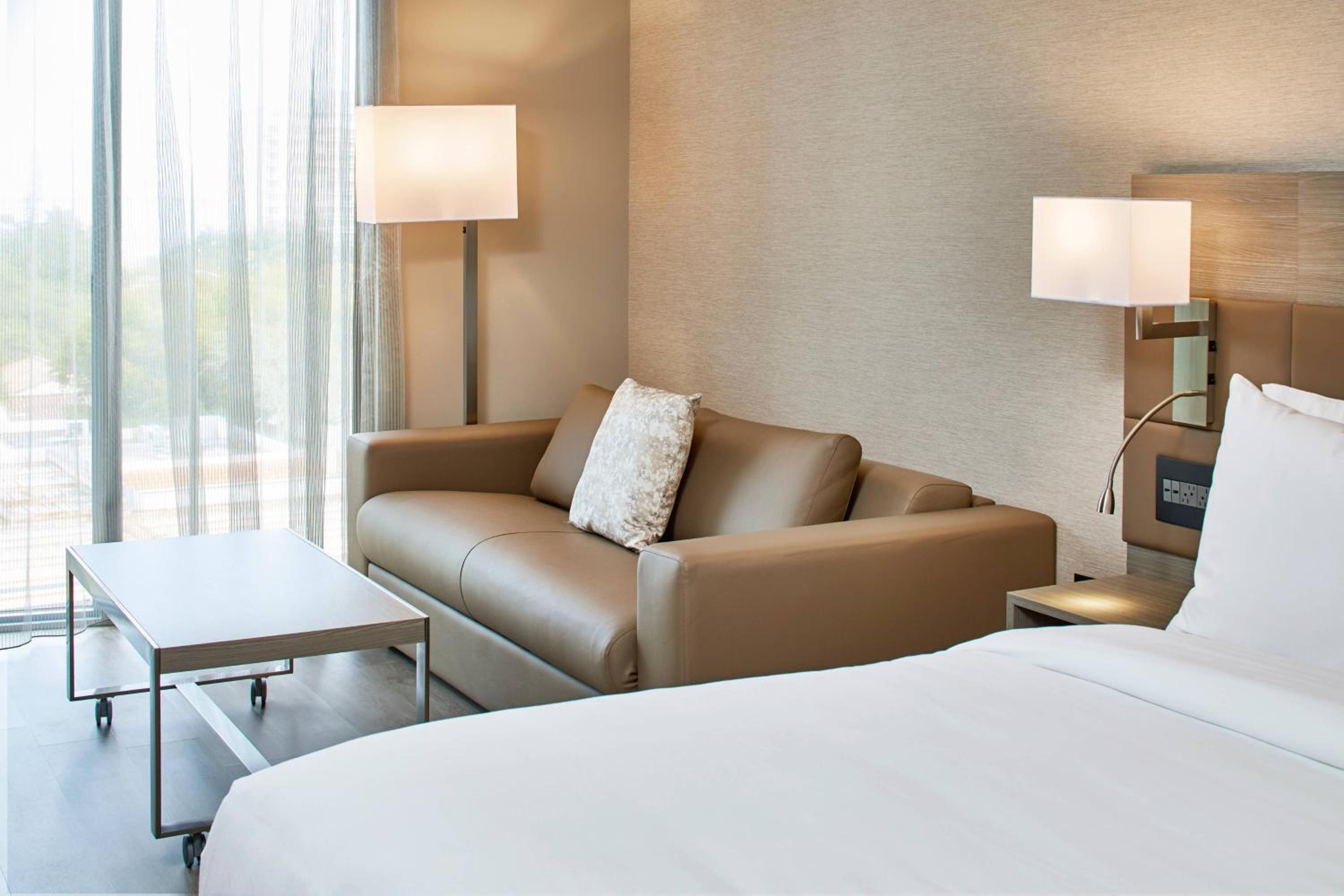 King Room with Sofa Bed - Hearing Accessible thumbnail 5