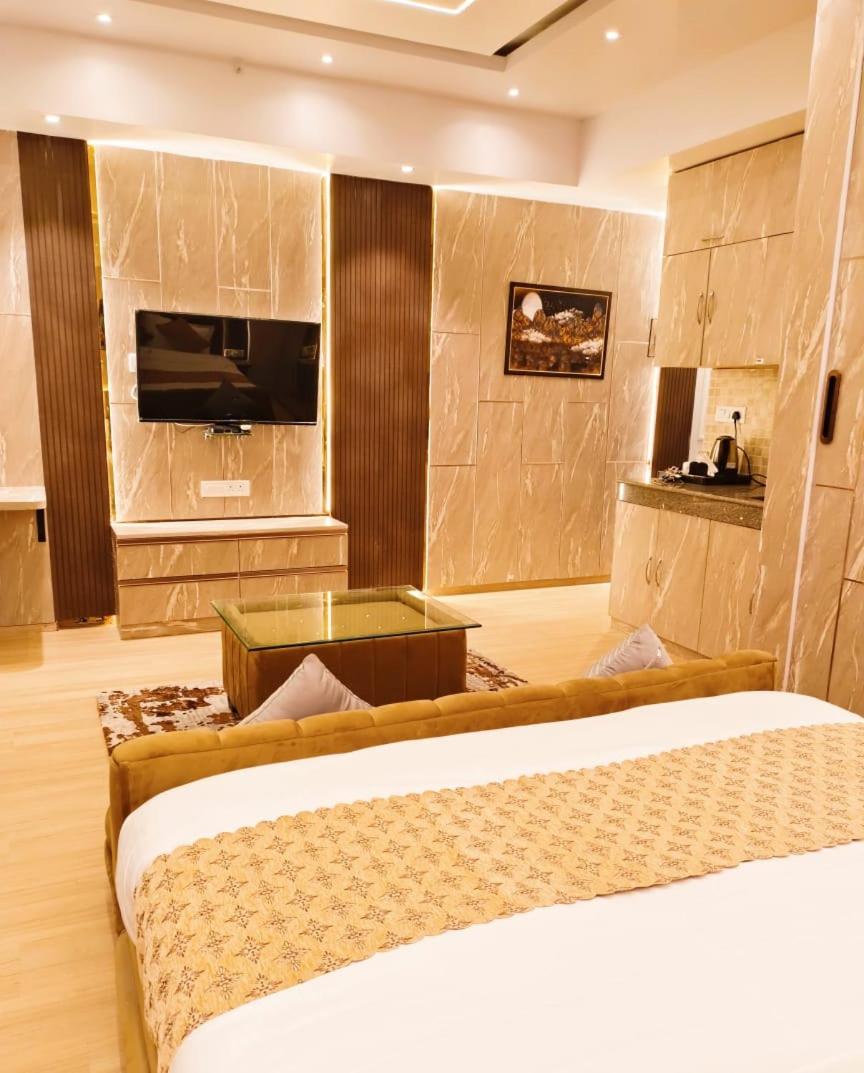 Deluxe Suite - Photo 8