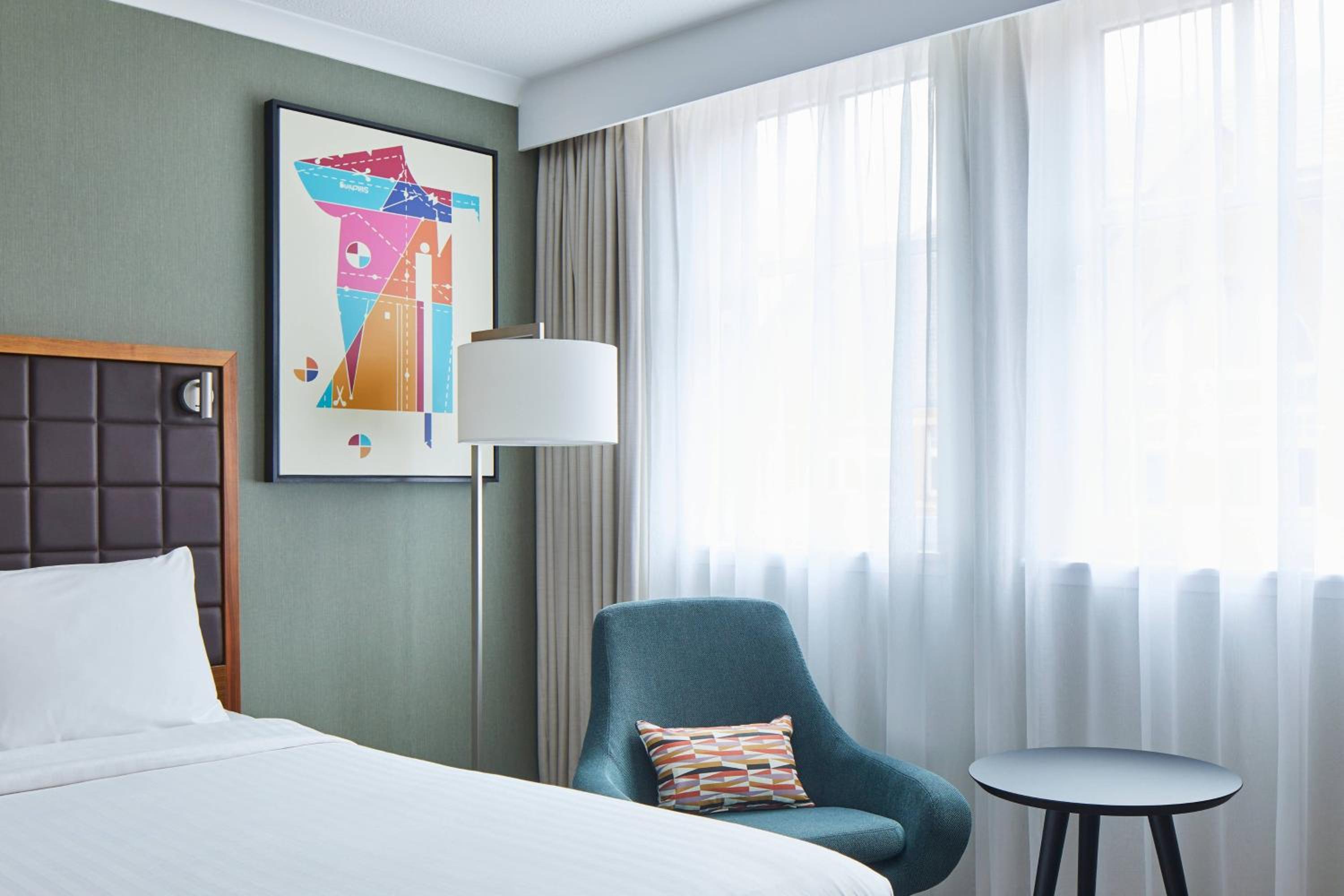 Deluxe Queen Room - Photo 8