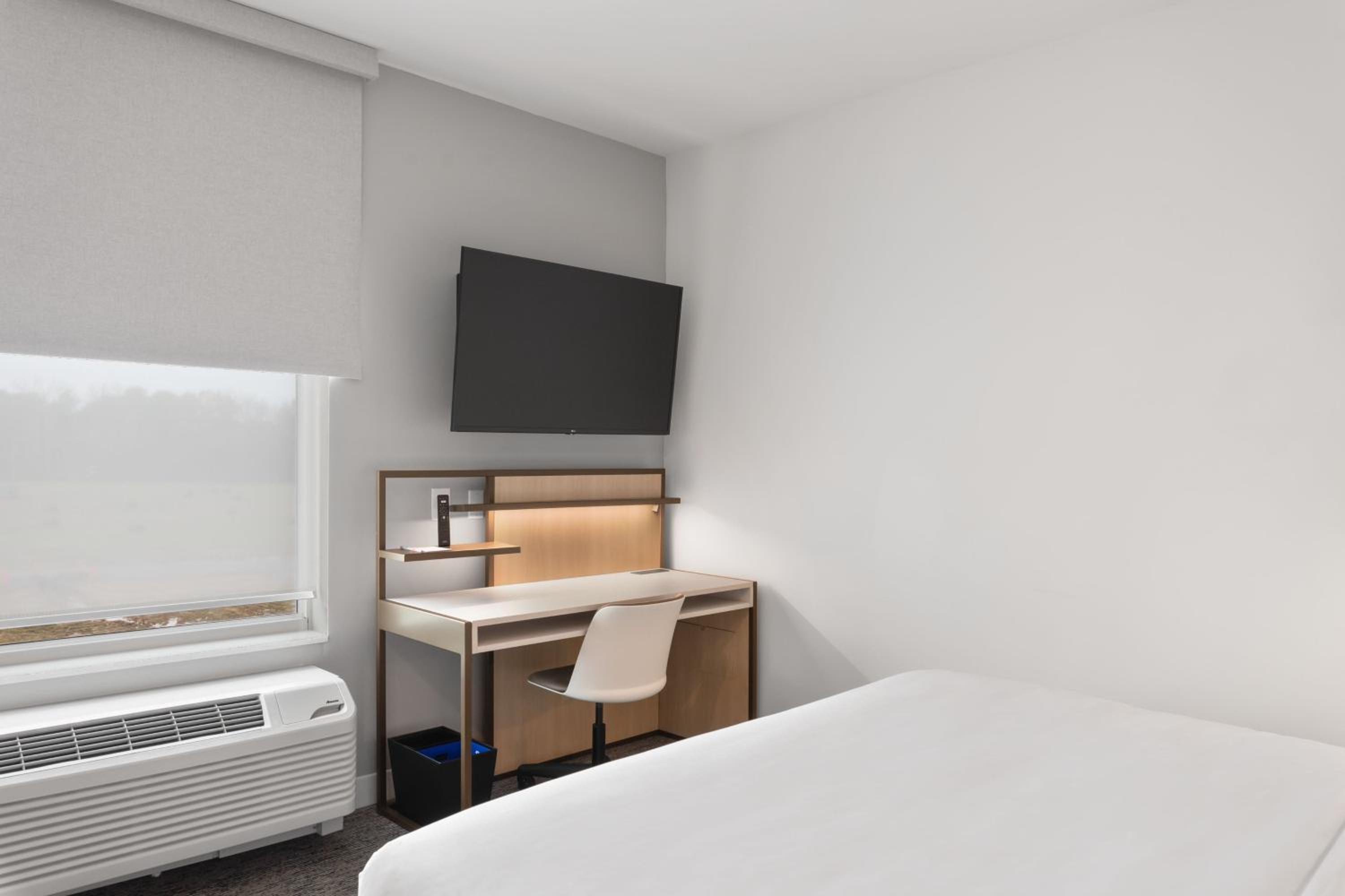 King Studio with Sofa Bed - Photo 5