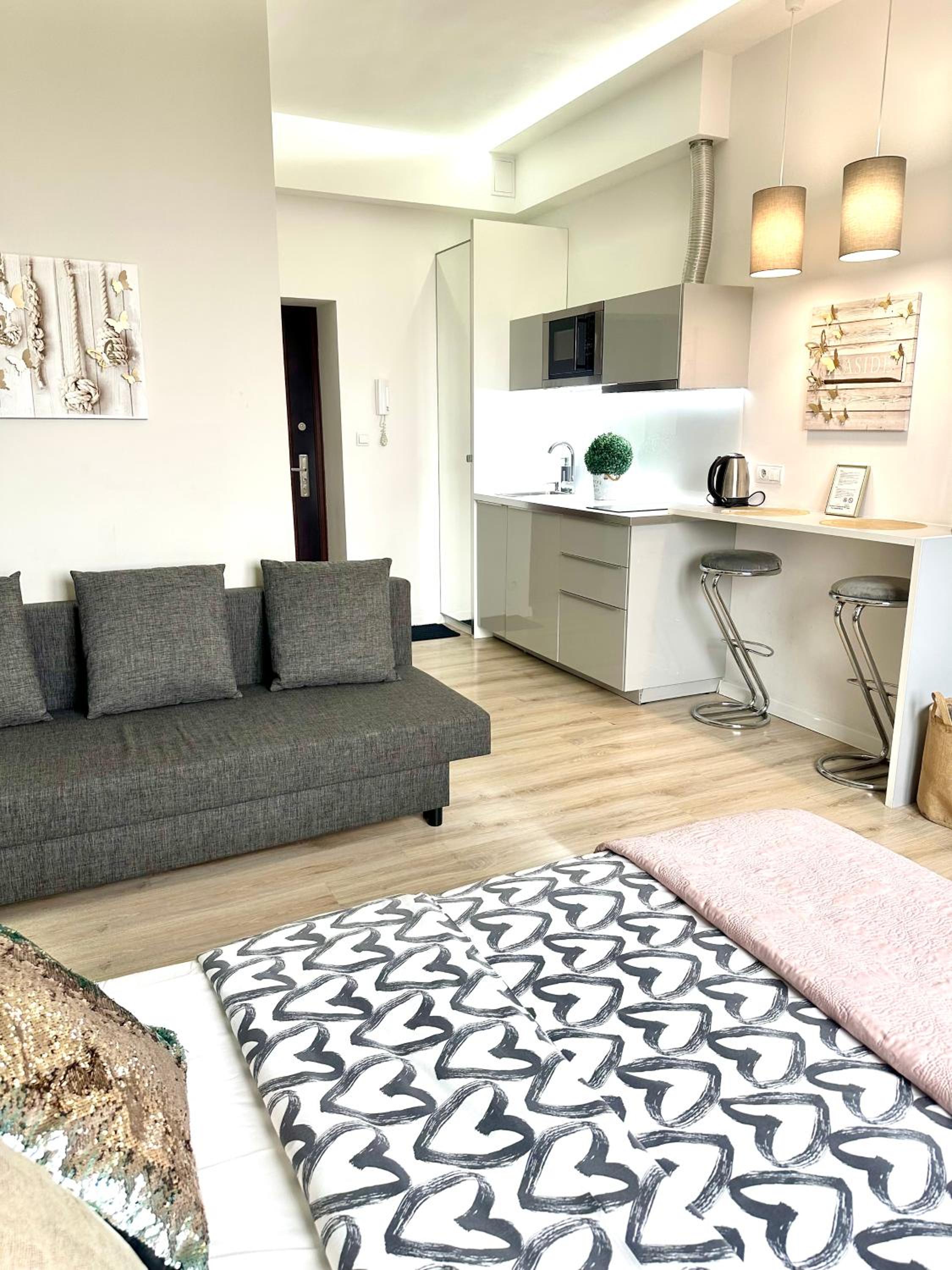 Apartment with City View - Photo 1