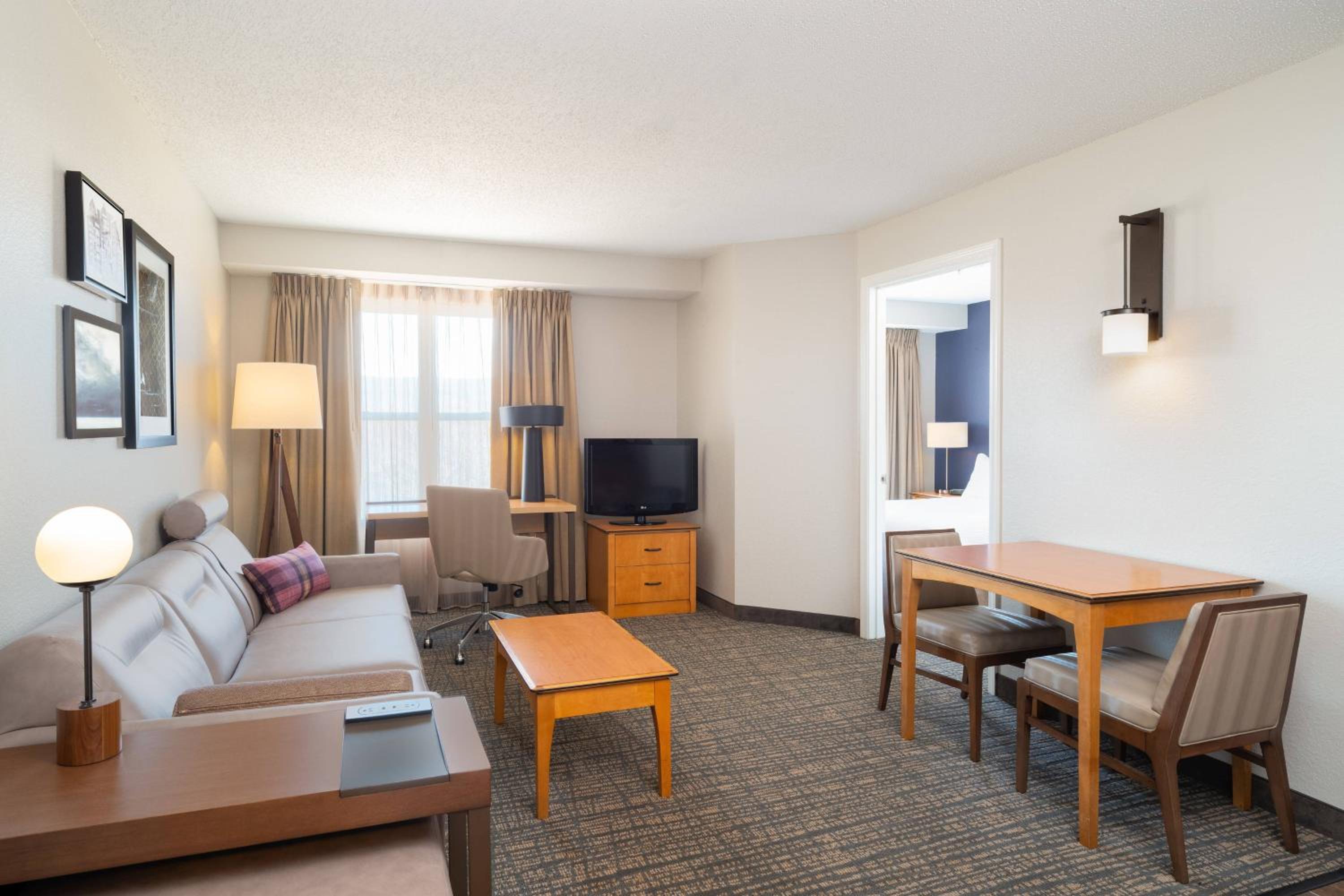 One-Bedroom Queen Suite with Sofa Bed - Photo 3