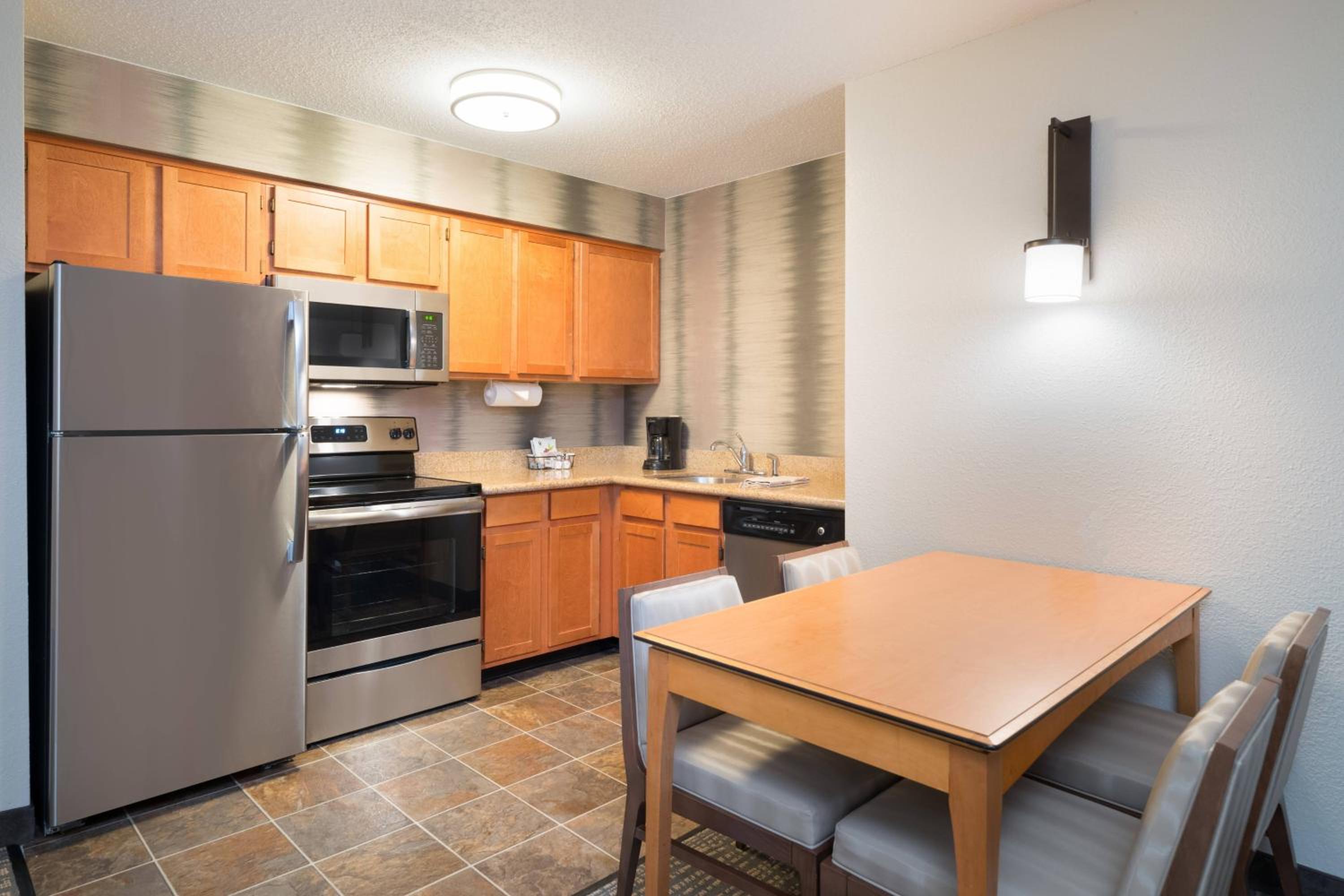 Two-Bedroom Suite - Photo 3
