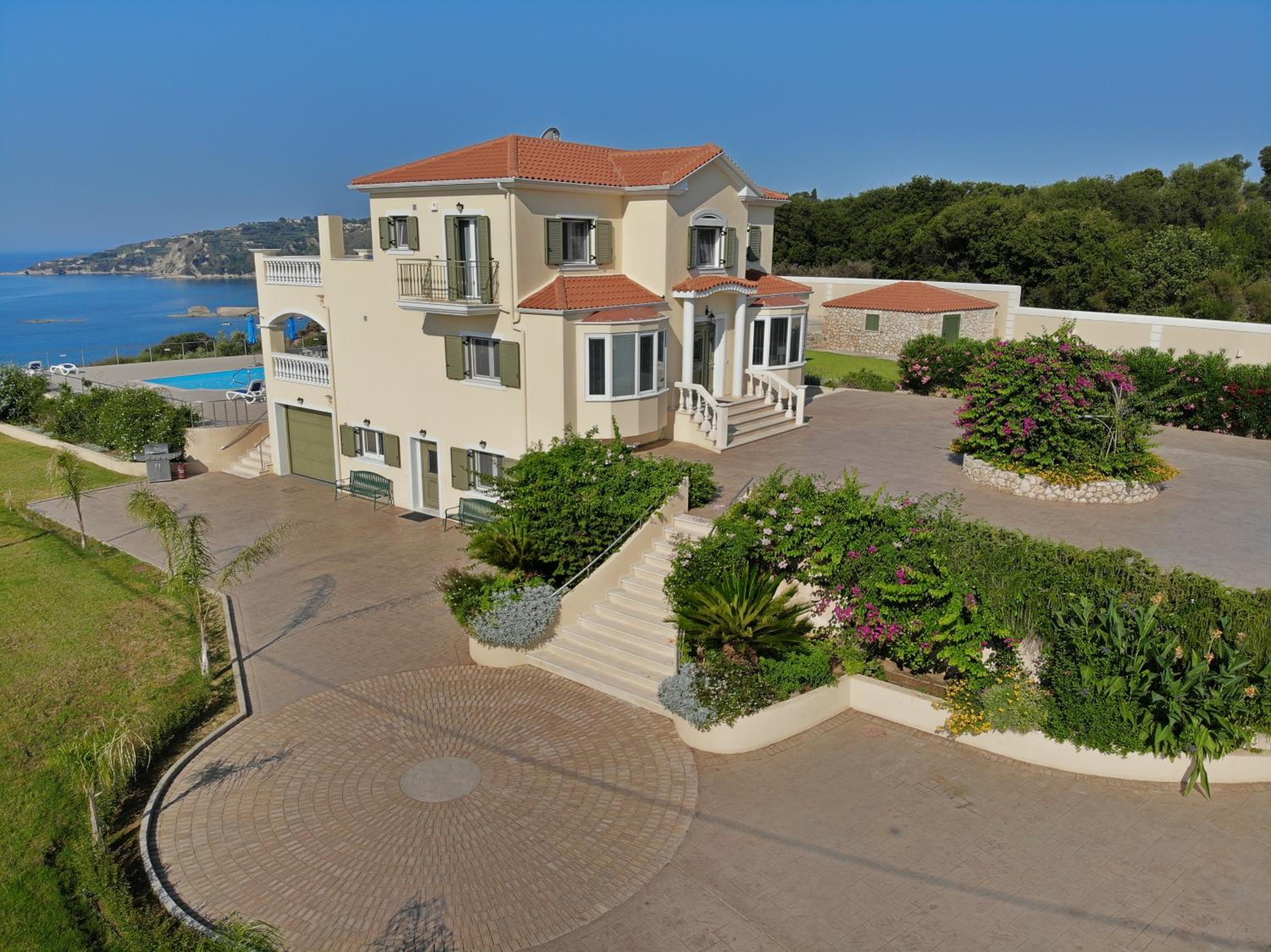 Villa photo 2