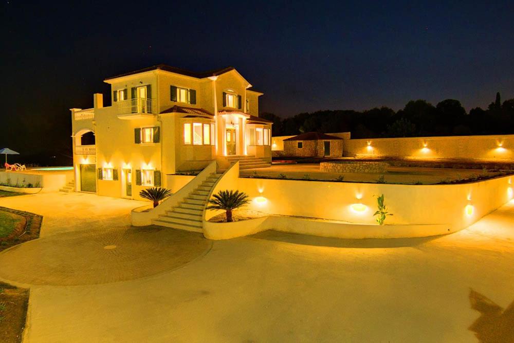 Villa photo 3