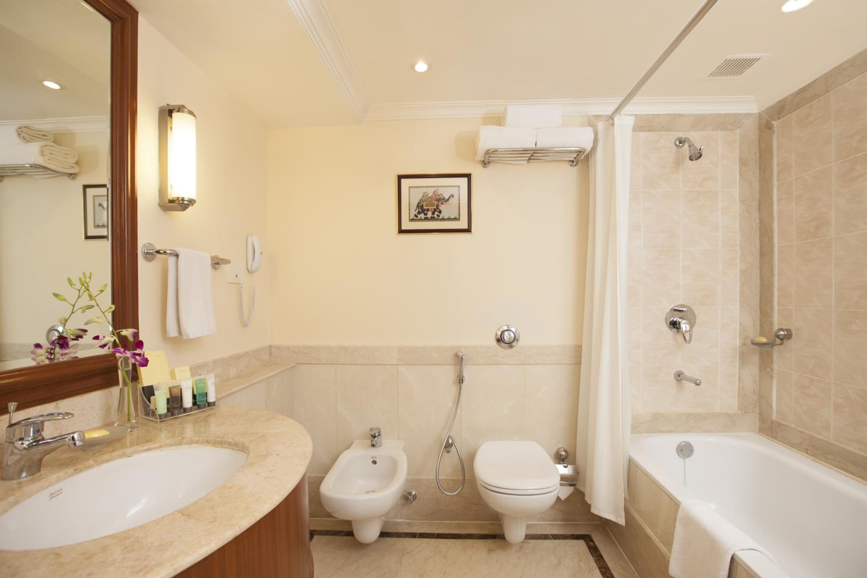 Premier King Room - Photo 4