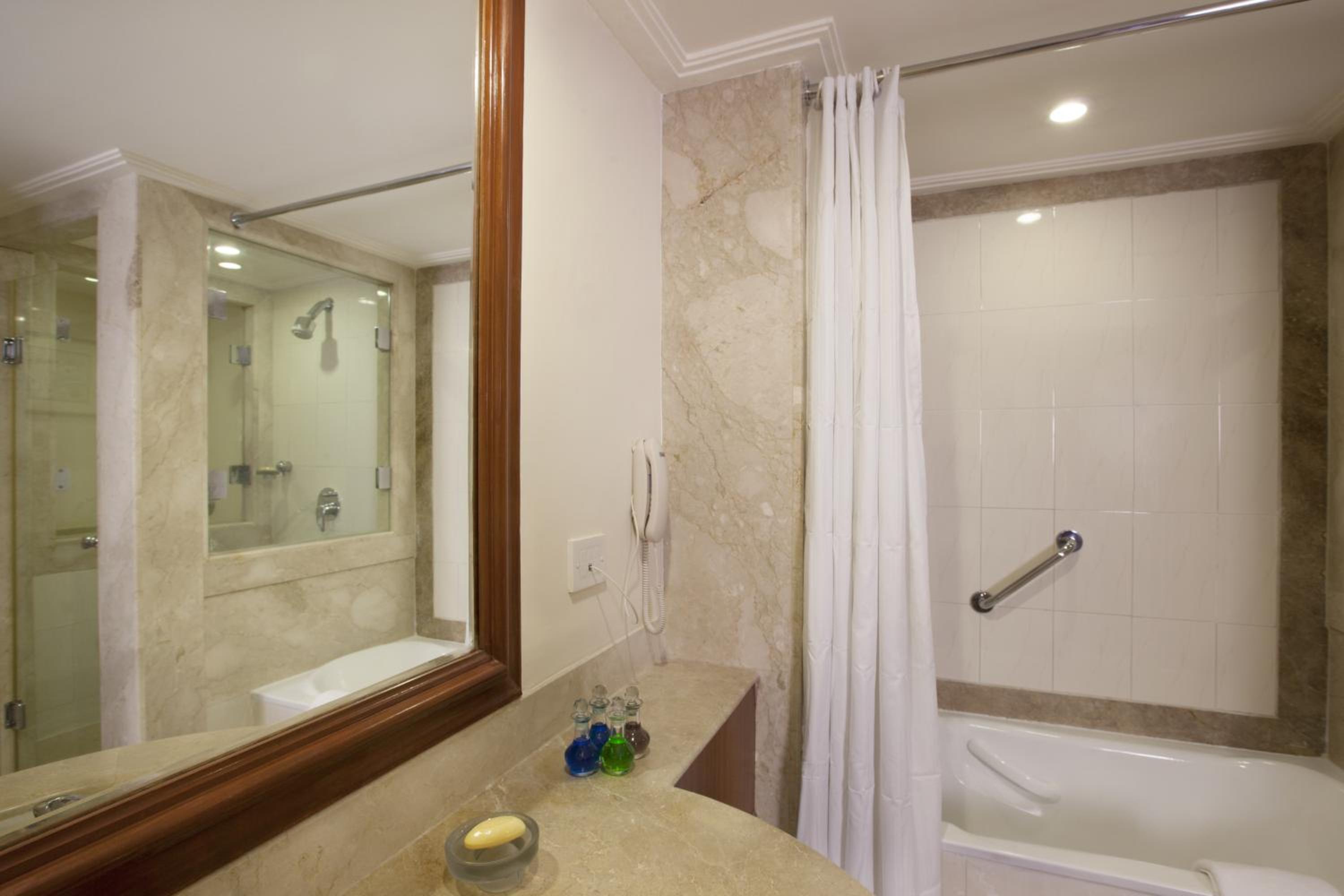 Premier King Room - Photo 3