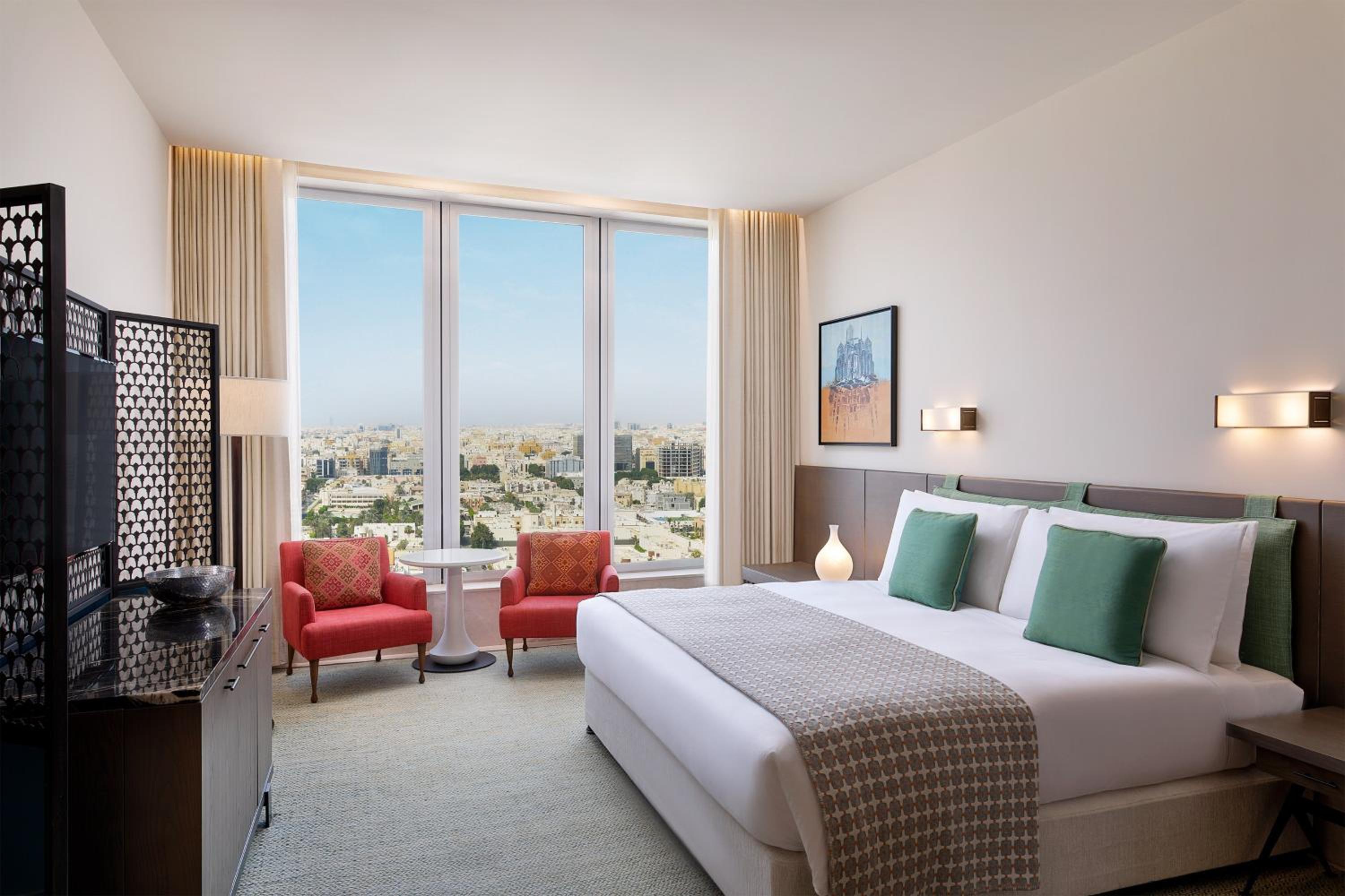 Deluxe Guest Room, 1 King, City View thumbnail 5