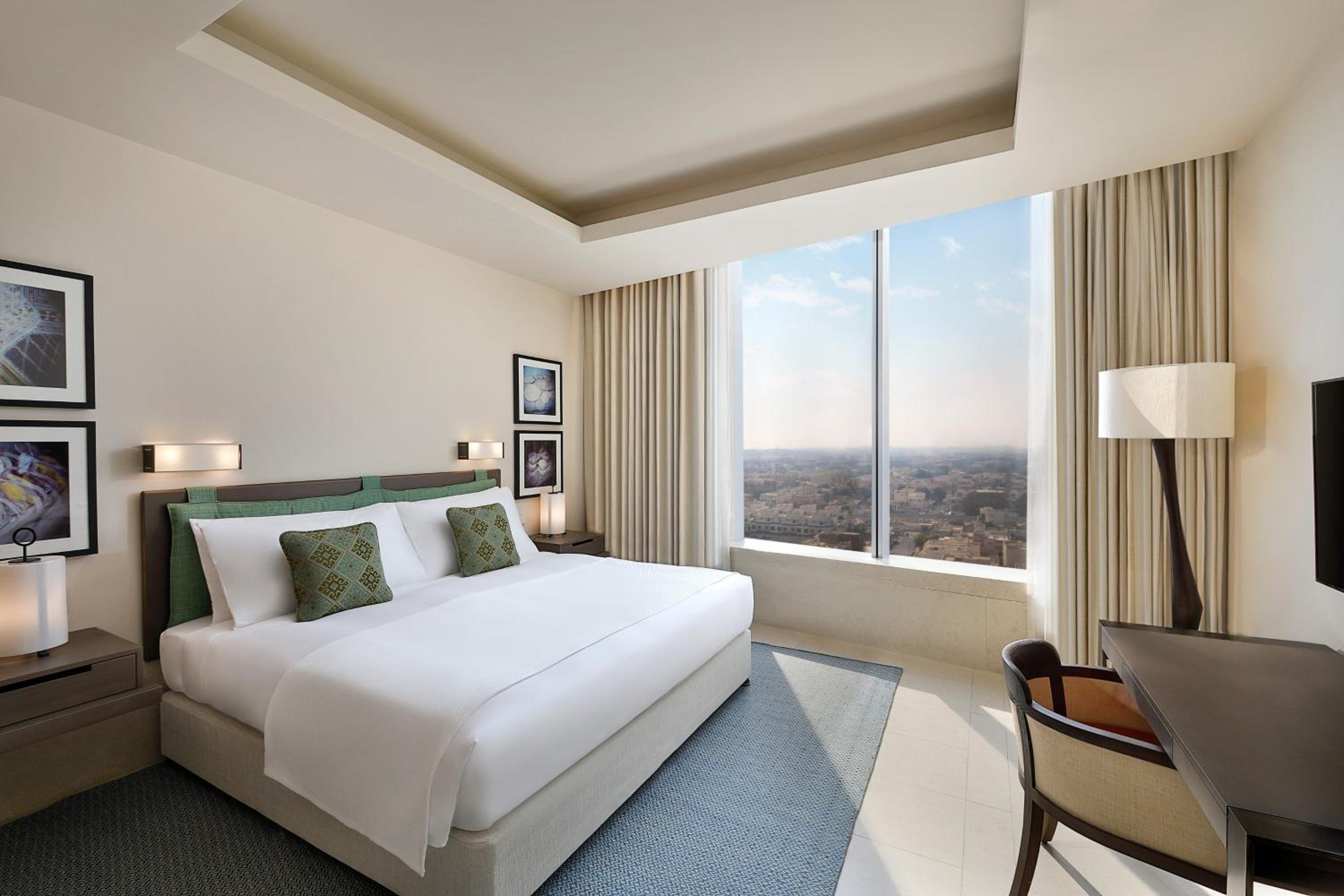 Luxury, 4 Bedroom Residence, High floor thumbnail 6