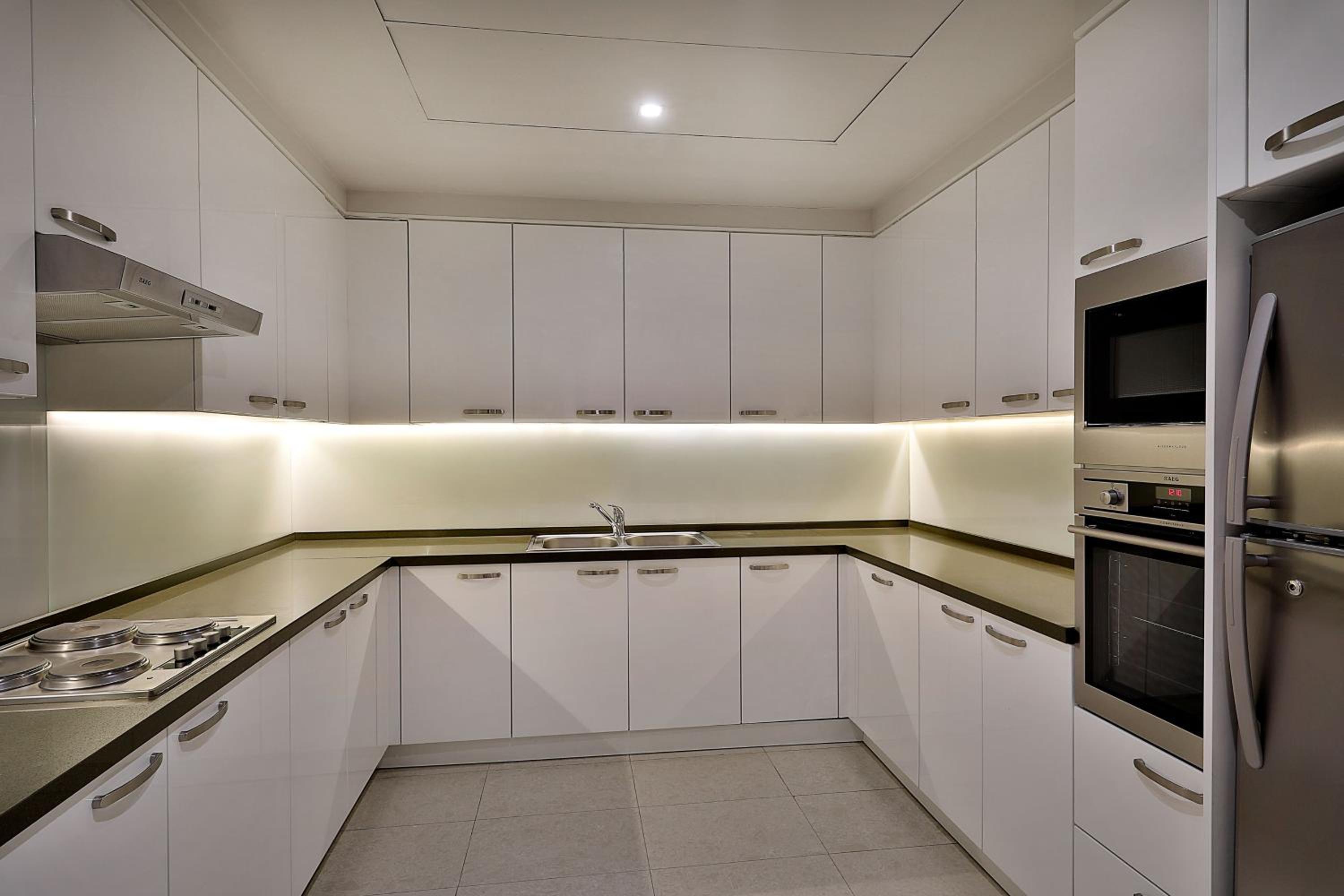 Luxury, 4 Bedroom Residence, High floor thumbnail 5