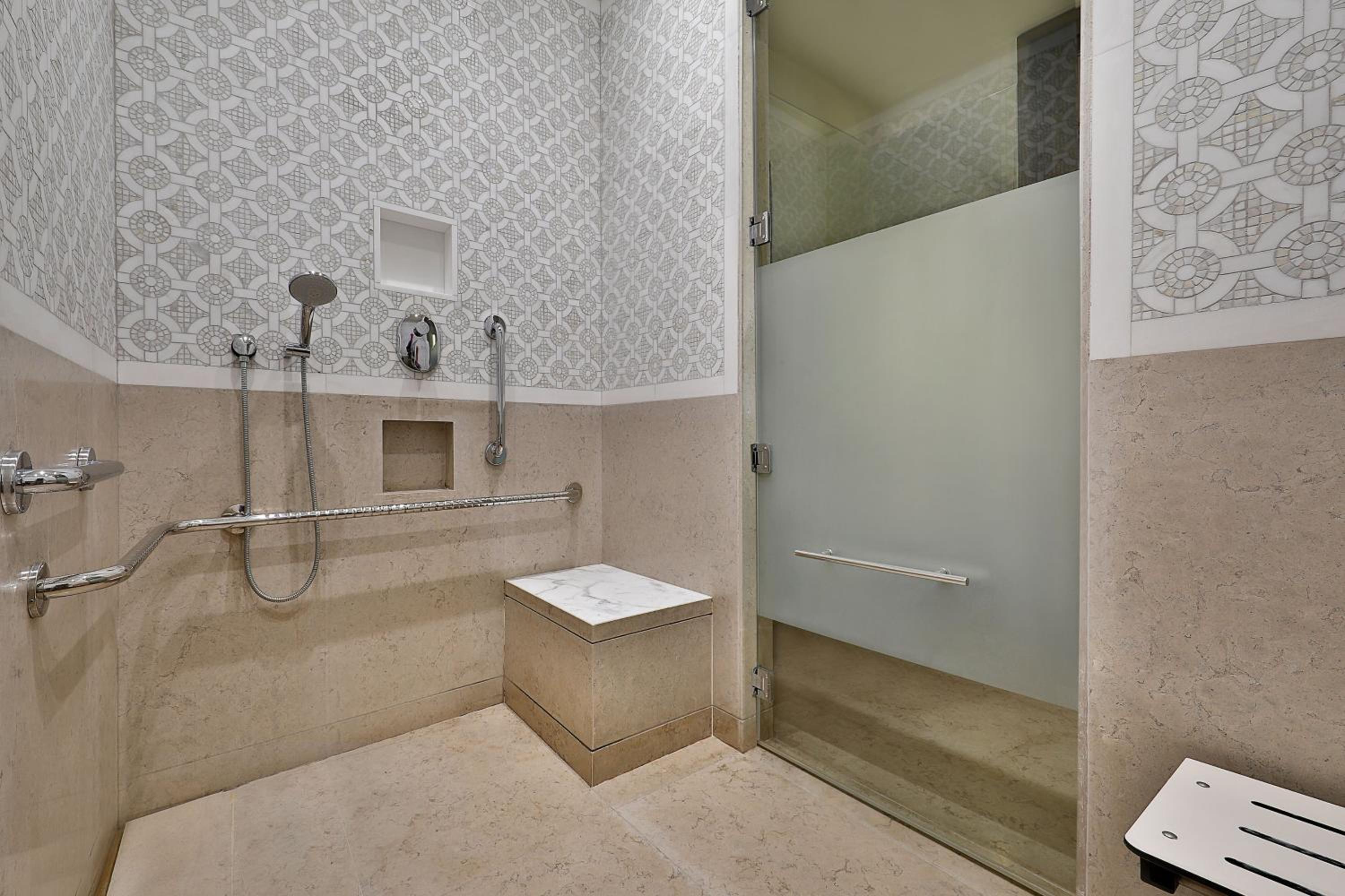 Executive Suite, 1 Bedroom Suite, 1 King, City view
