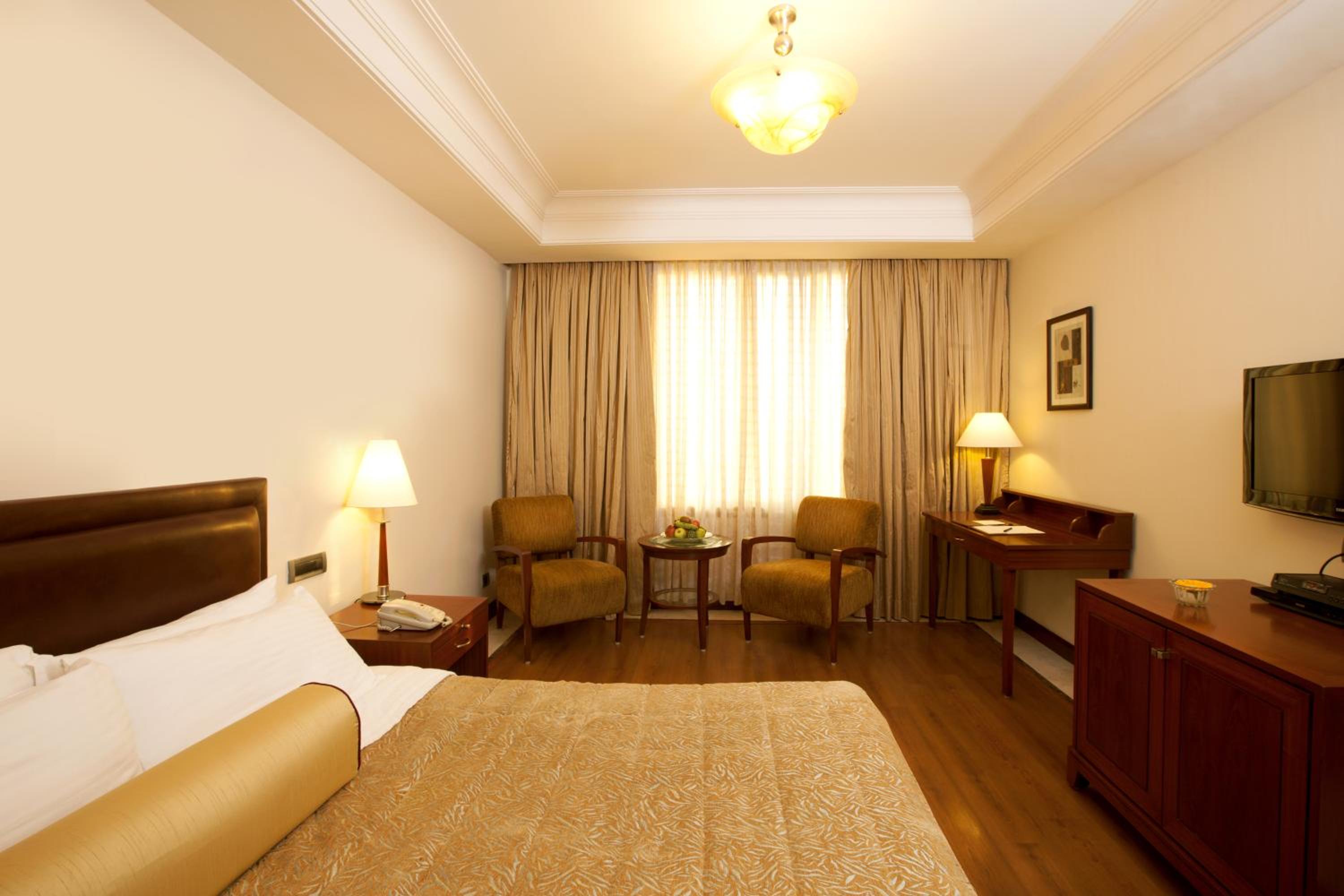 Deluxe Suite - Photo 3