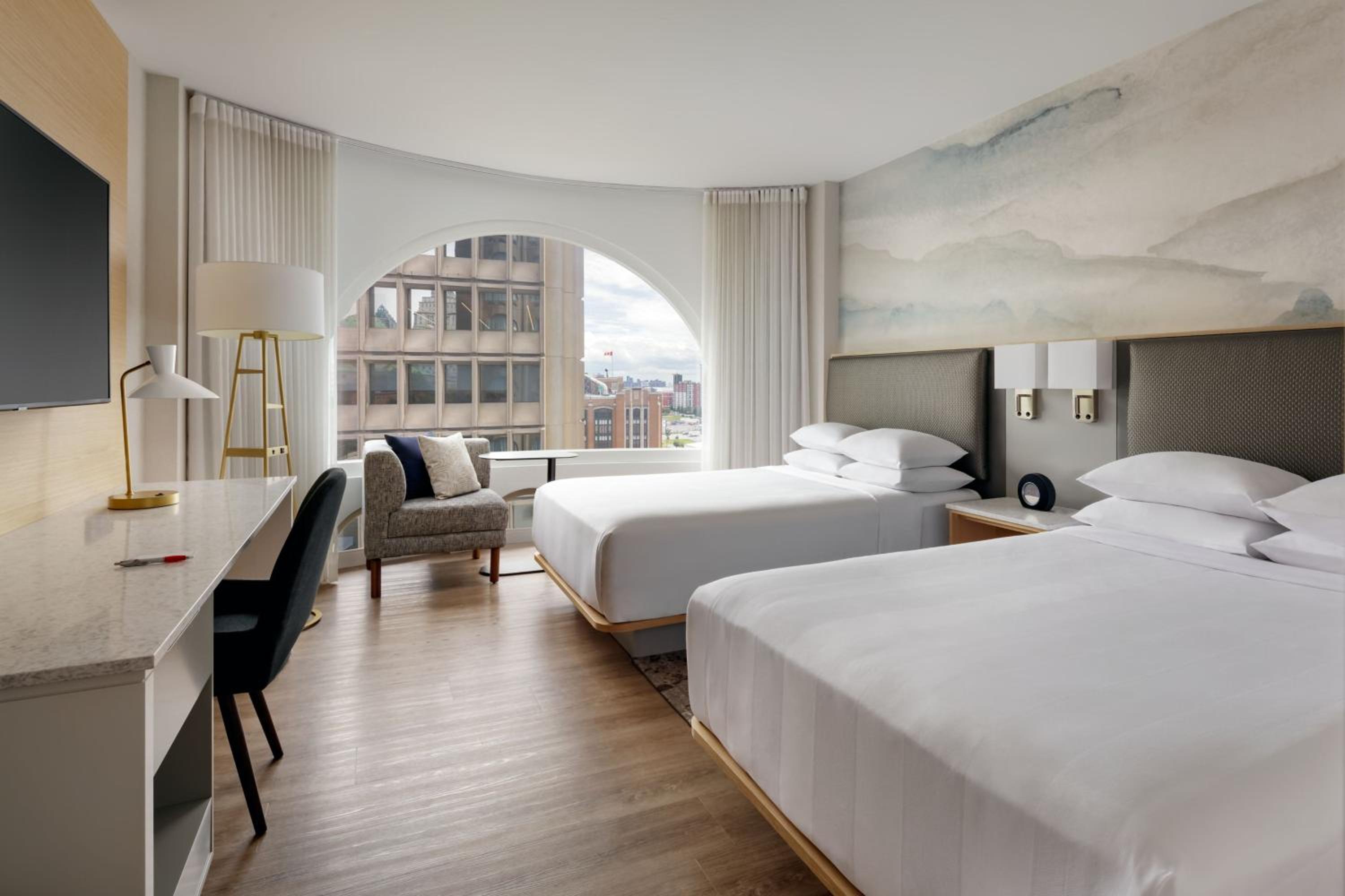 Deluxe King Room - Photo 2