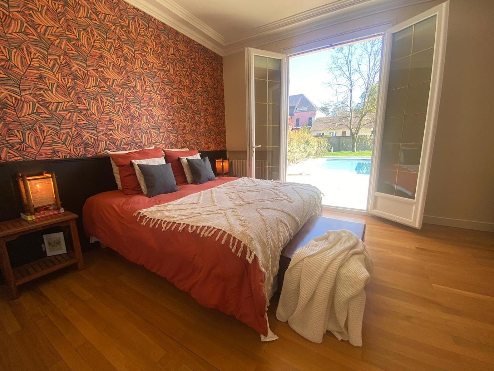 Queen Room with Pool View photo 1
