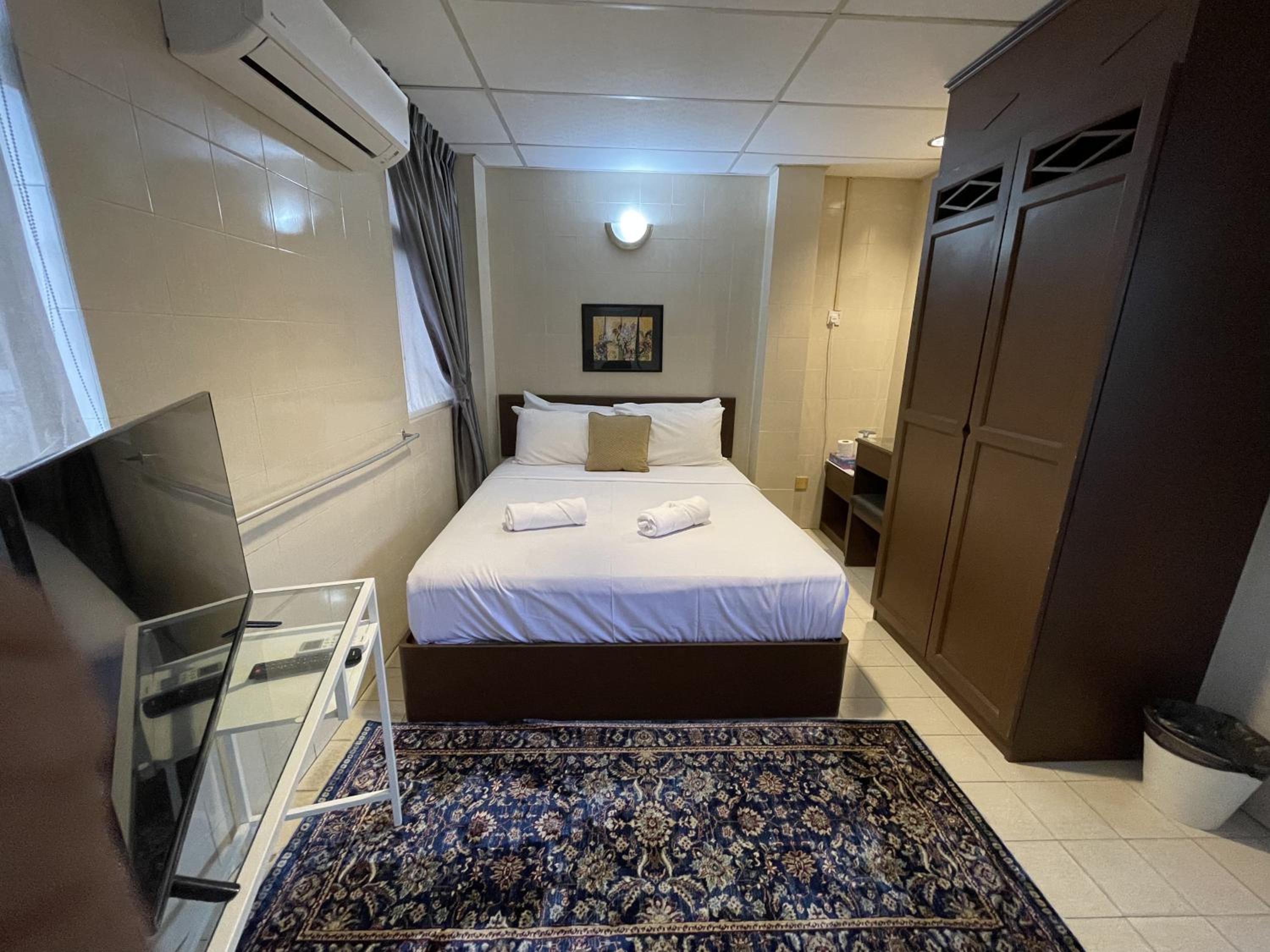 Standard Queen Room