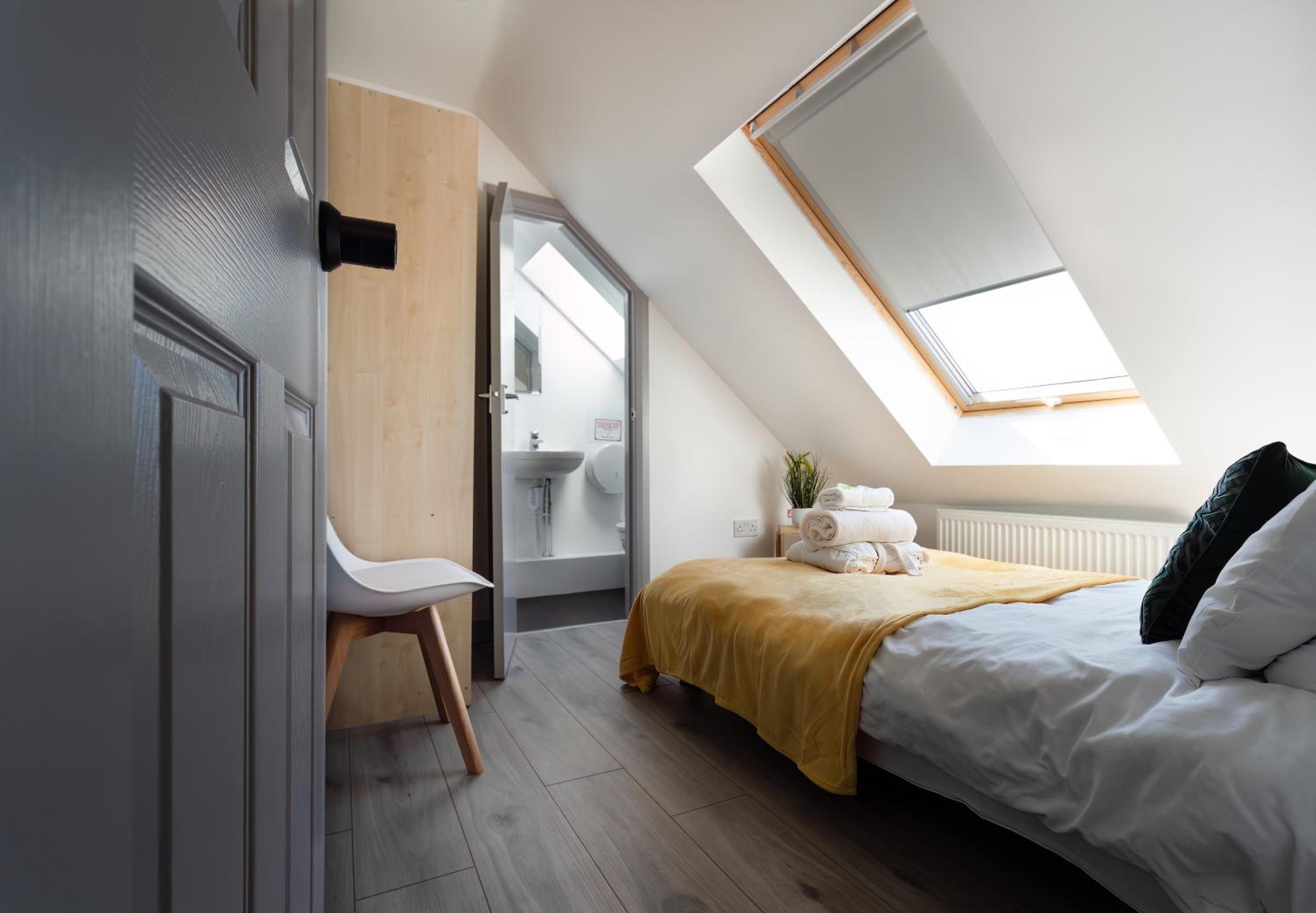 Five-Bedroom House photo 1
