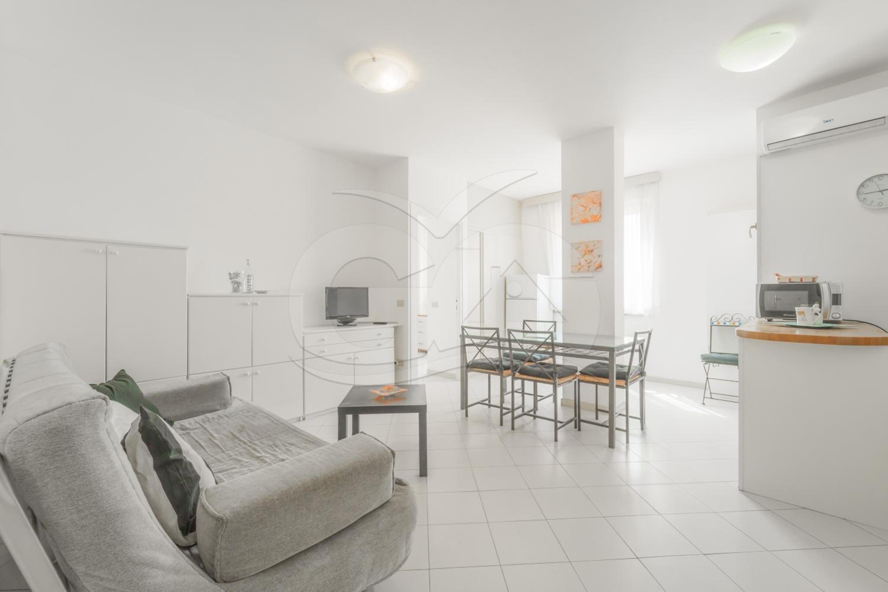 One-Bedroom Apartment photo 3