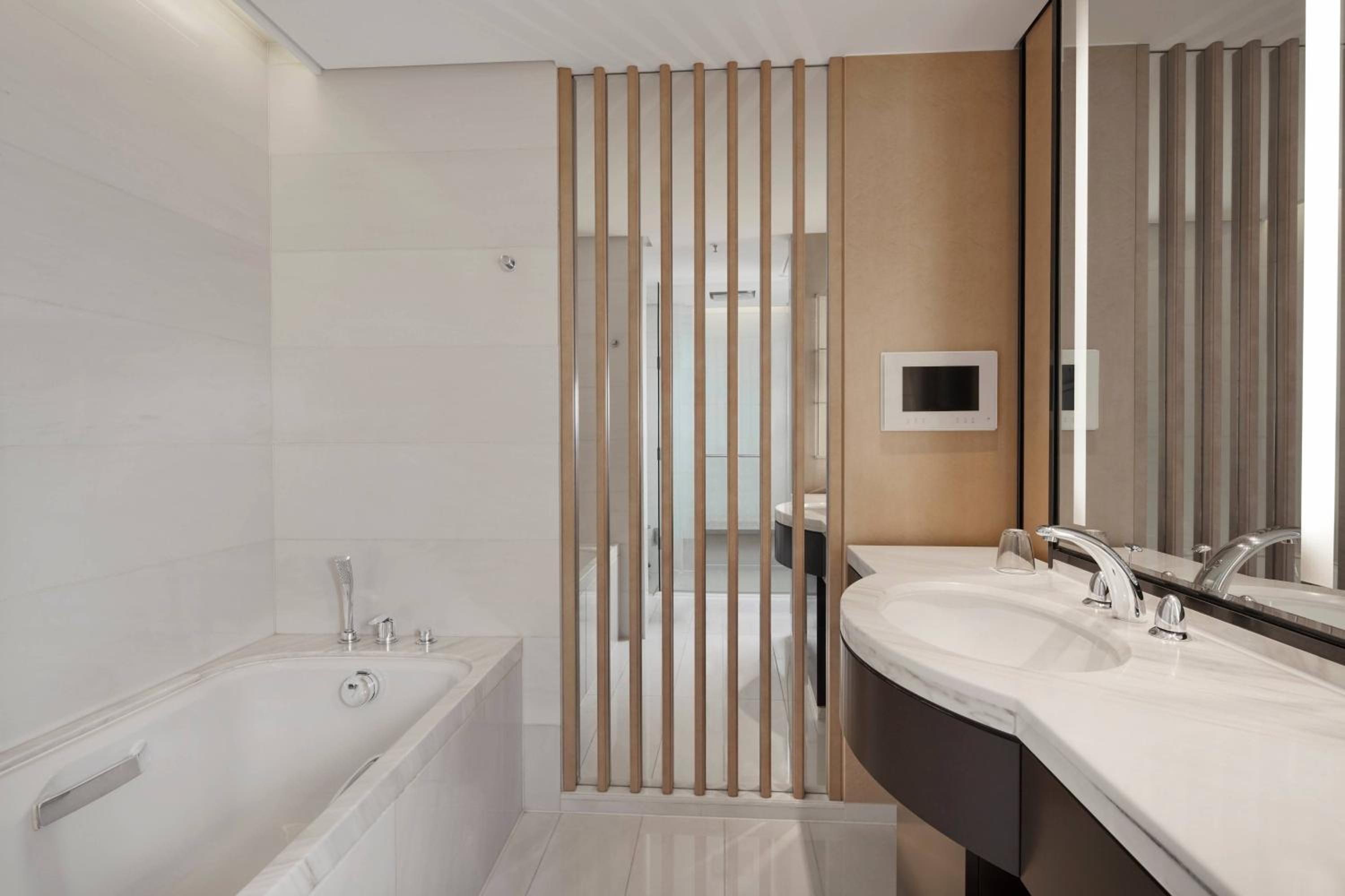 Executive lounge access, Deluxe Guest room, 2 Double photo 2