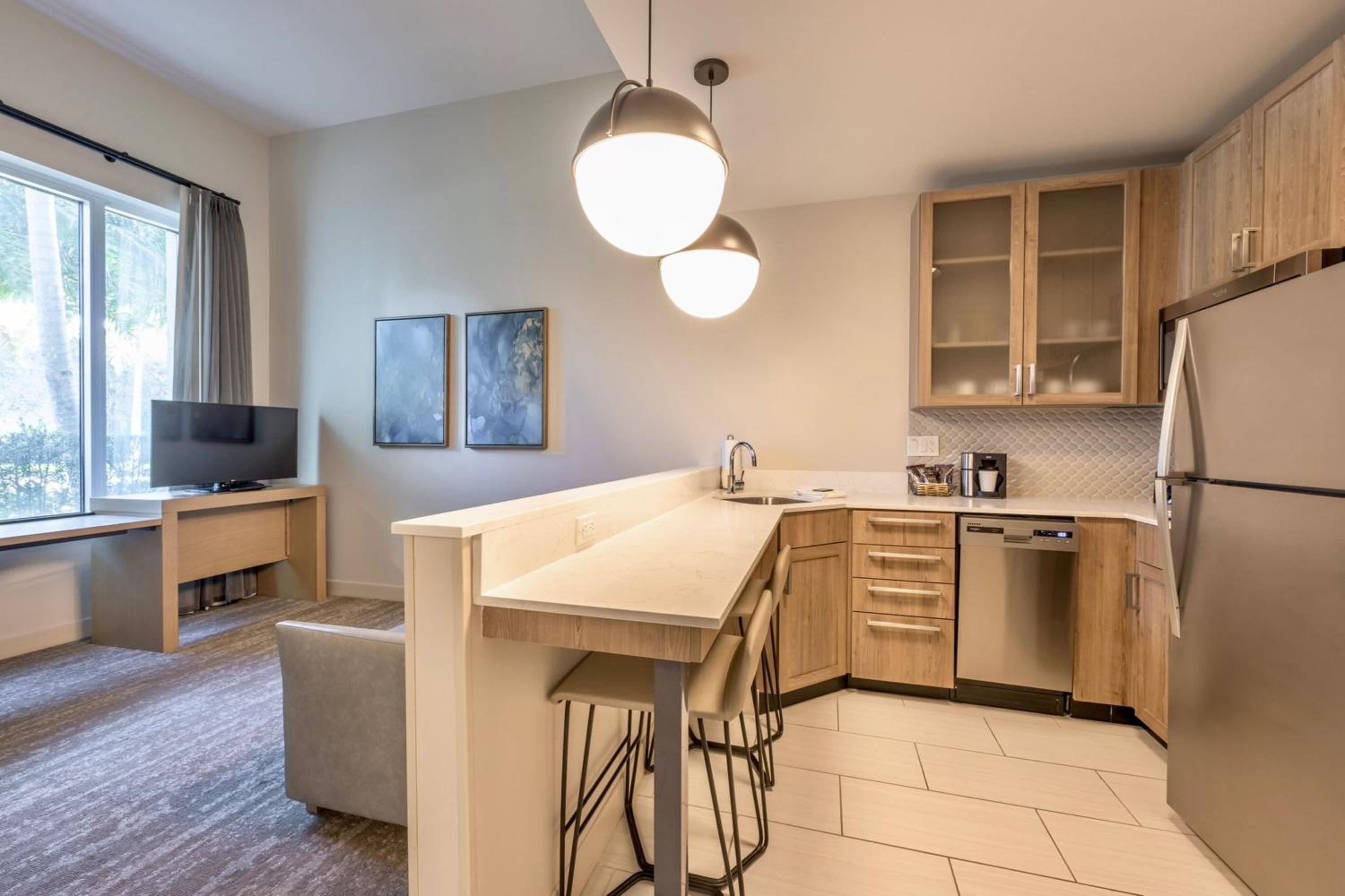 1 Bedroom Suite, 1 King - Photo 6