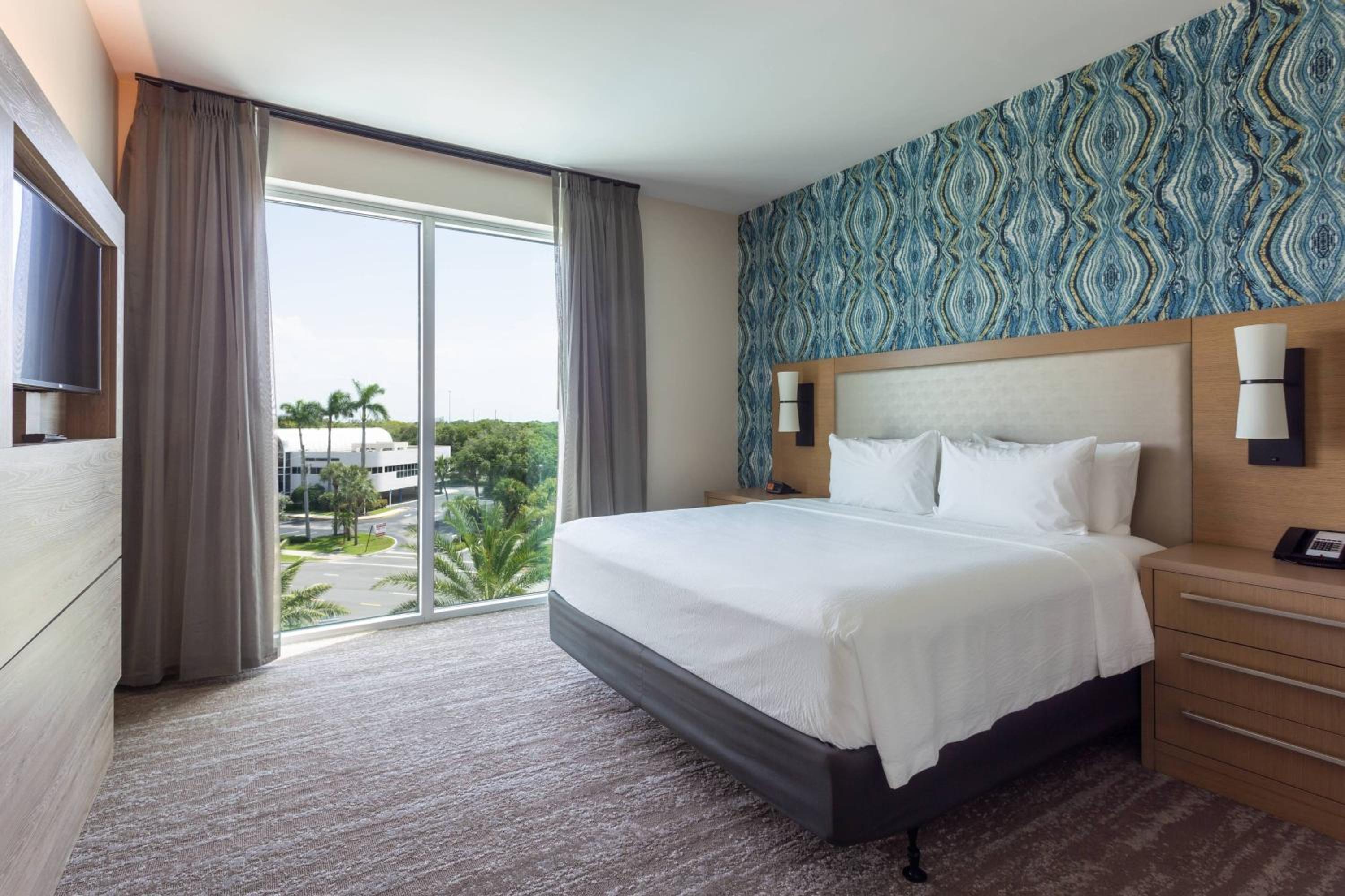 2 Bedroom Suite, Bedroom 1: 1 King, Bedroom 2: 1 King photo 2
