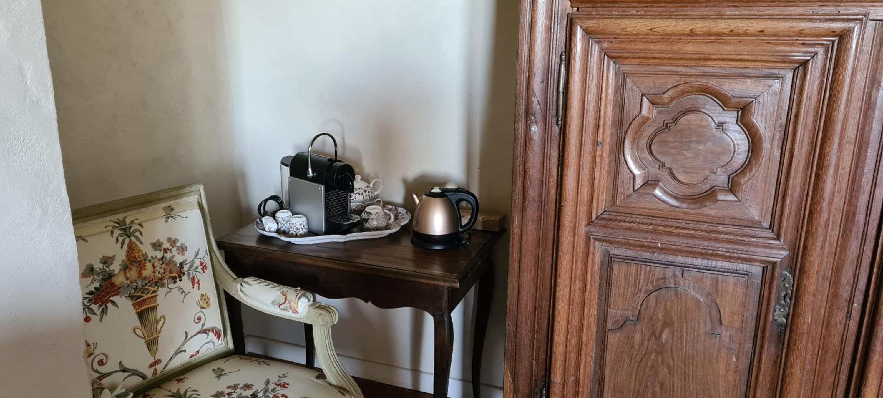 Deluxe Double Room with Bath photo 2