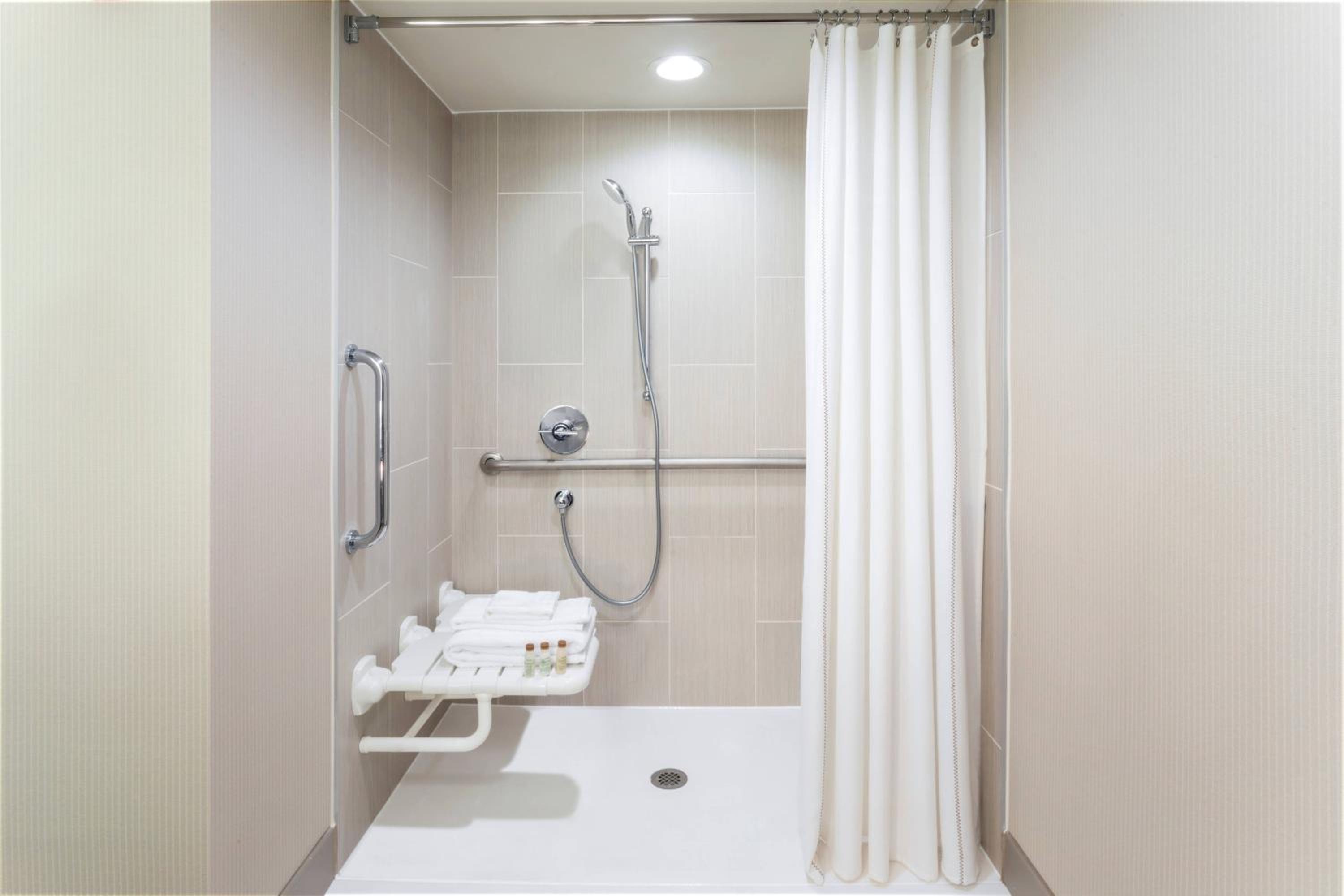 King Guest Room - Photo 5