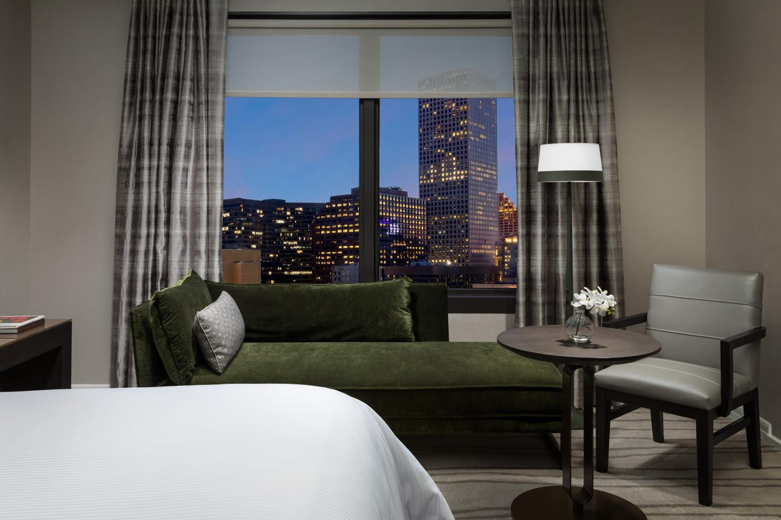 Traditional King, Guest room, 1 King, City view - Photo 6