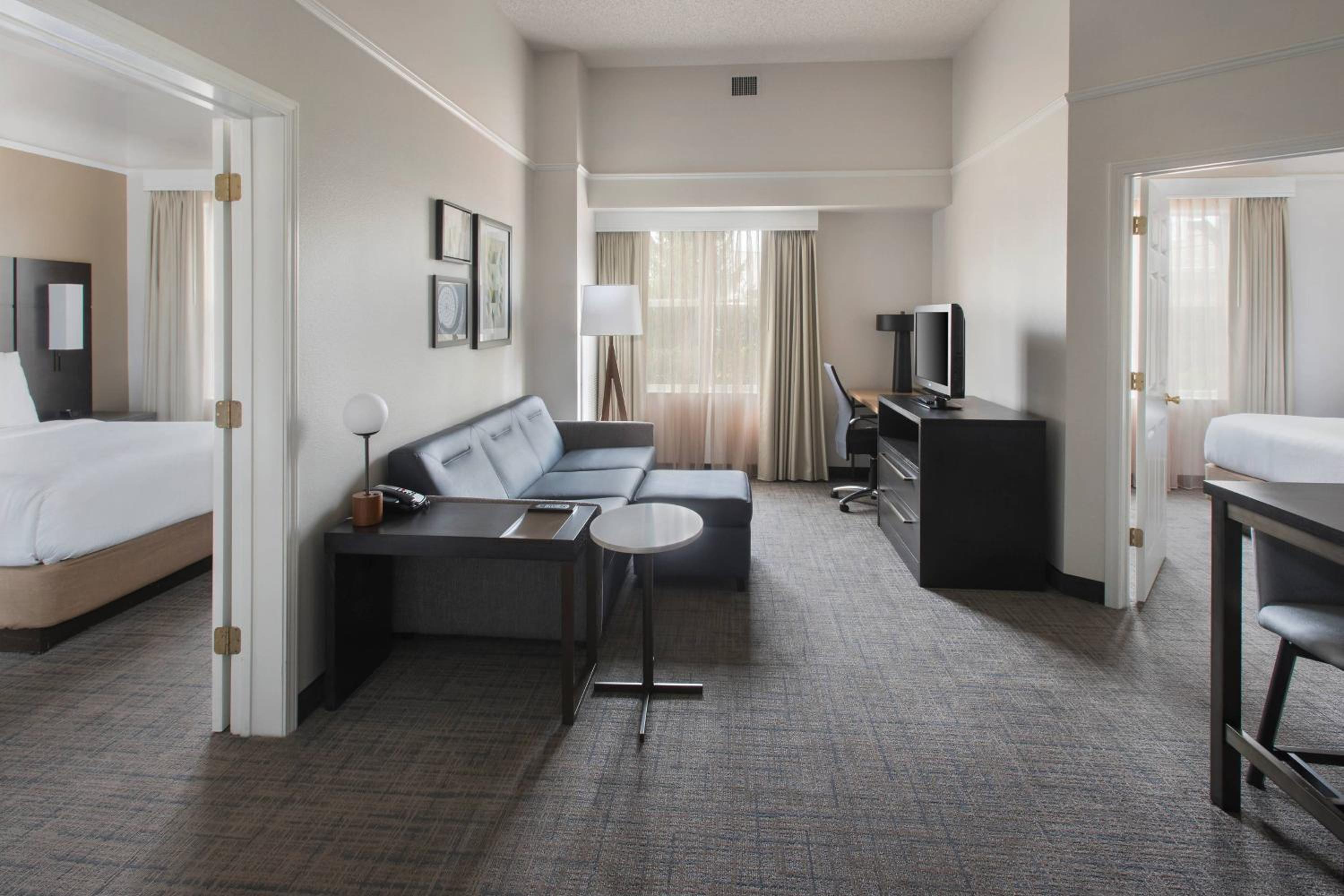 Two-Bedroom Suite - Photo 4