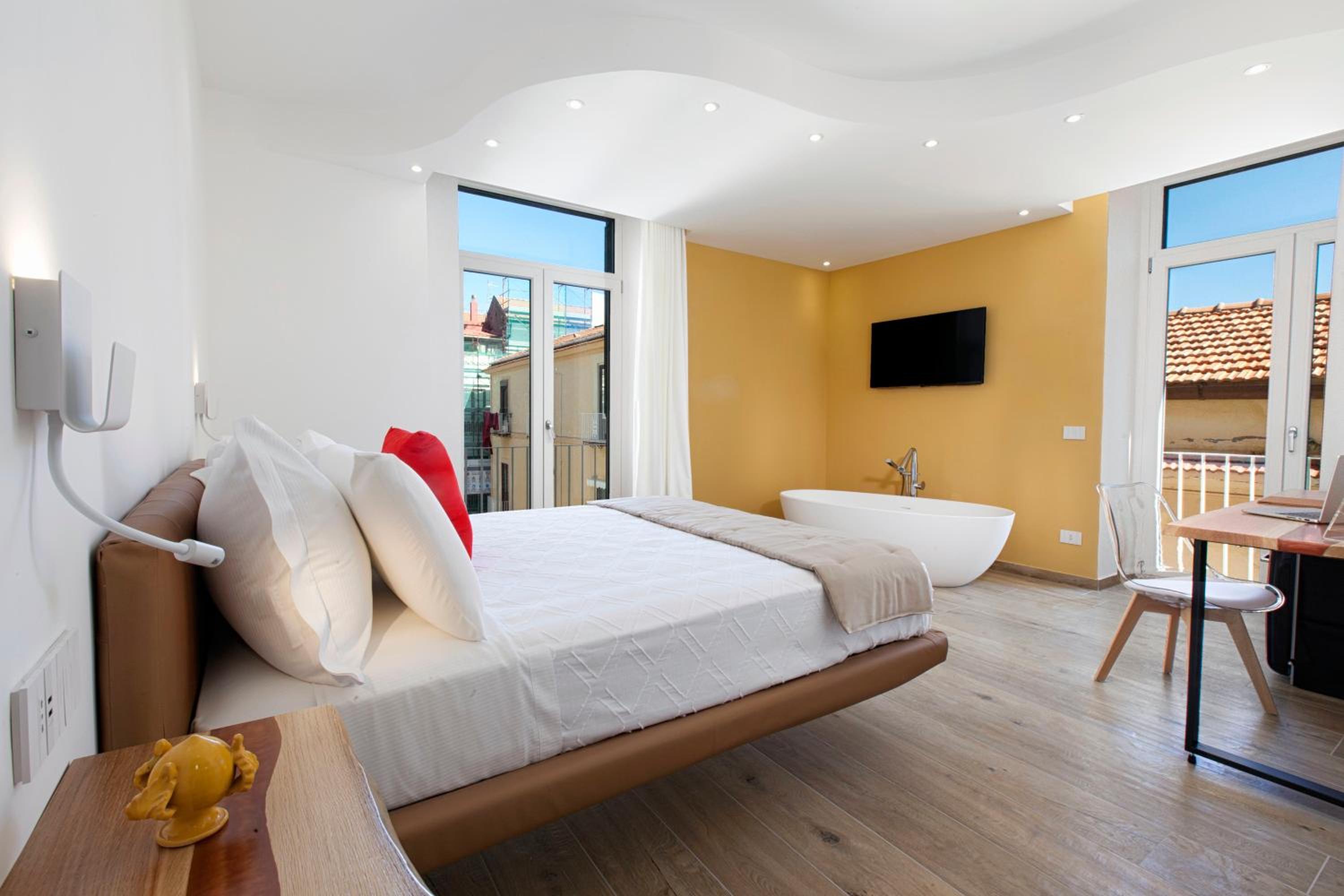 Deluxe Double Room with Balcony - Photo 1