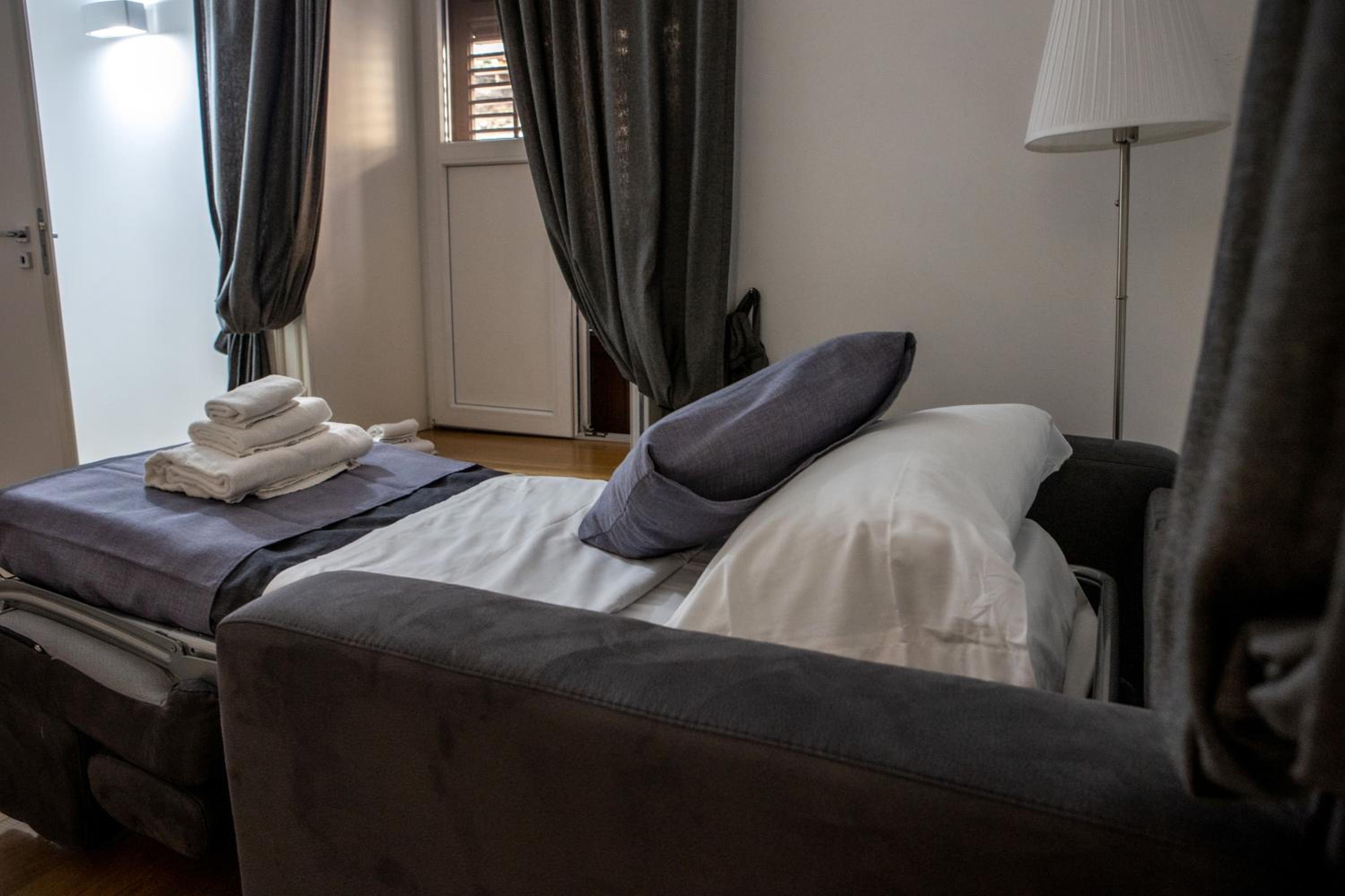 One-Bedroom Apartment - Photo 4