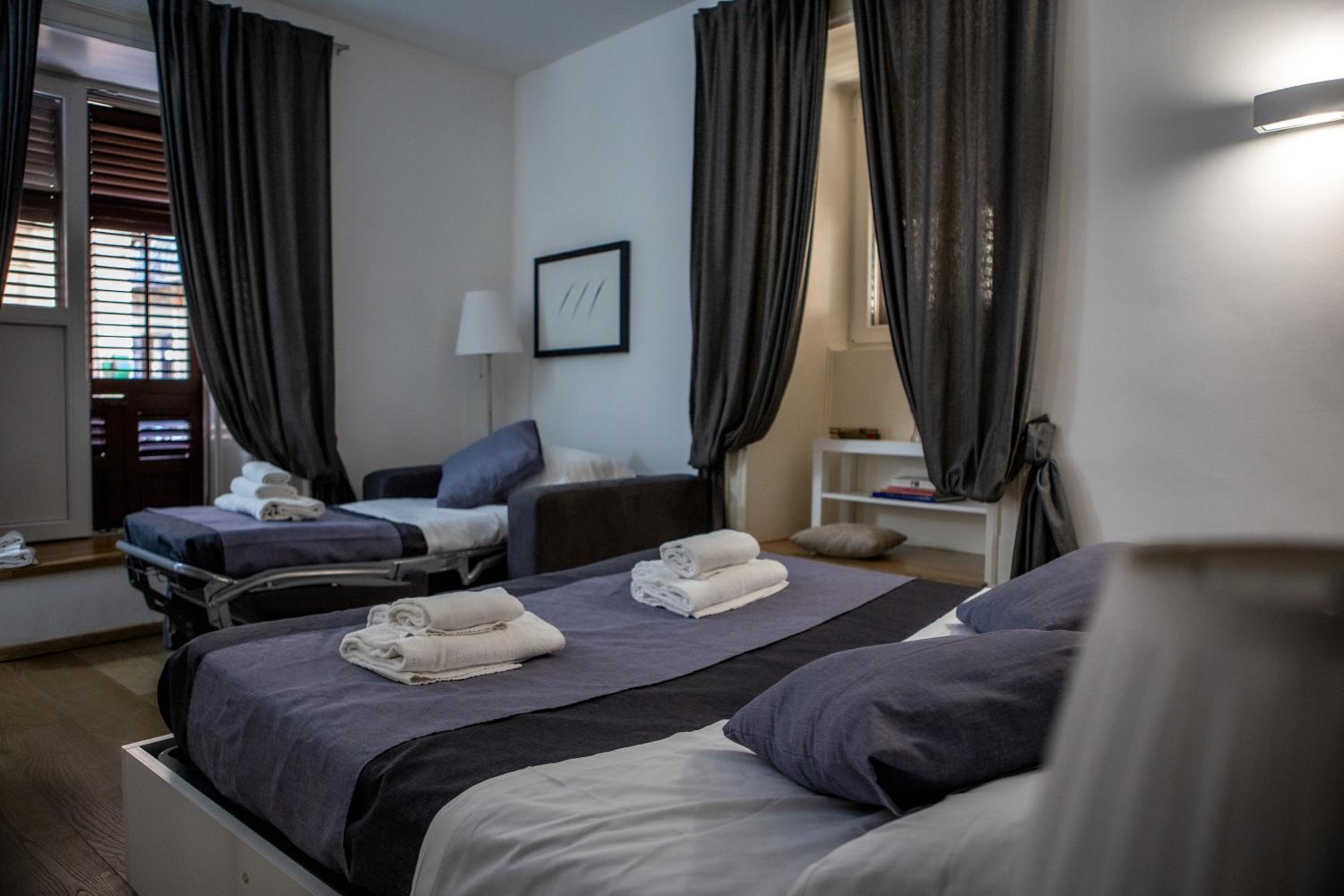One-Bedroom Apartment - Photo 6