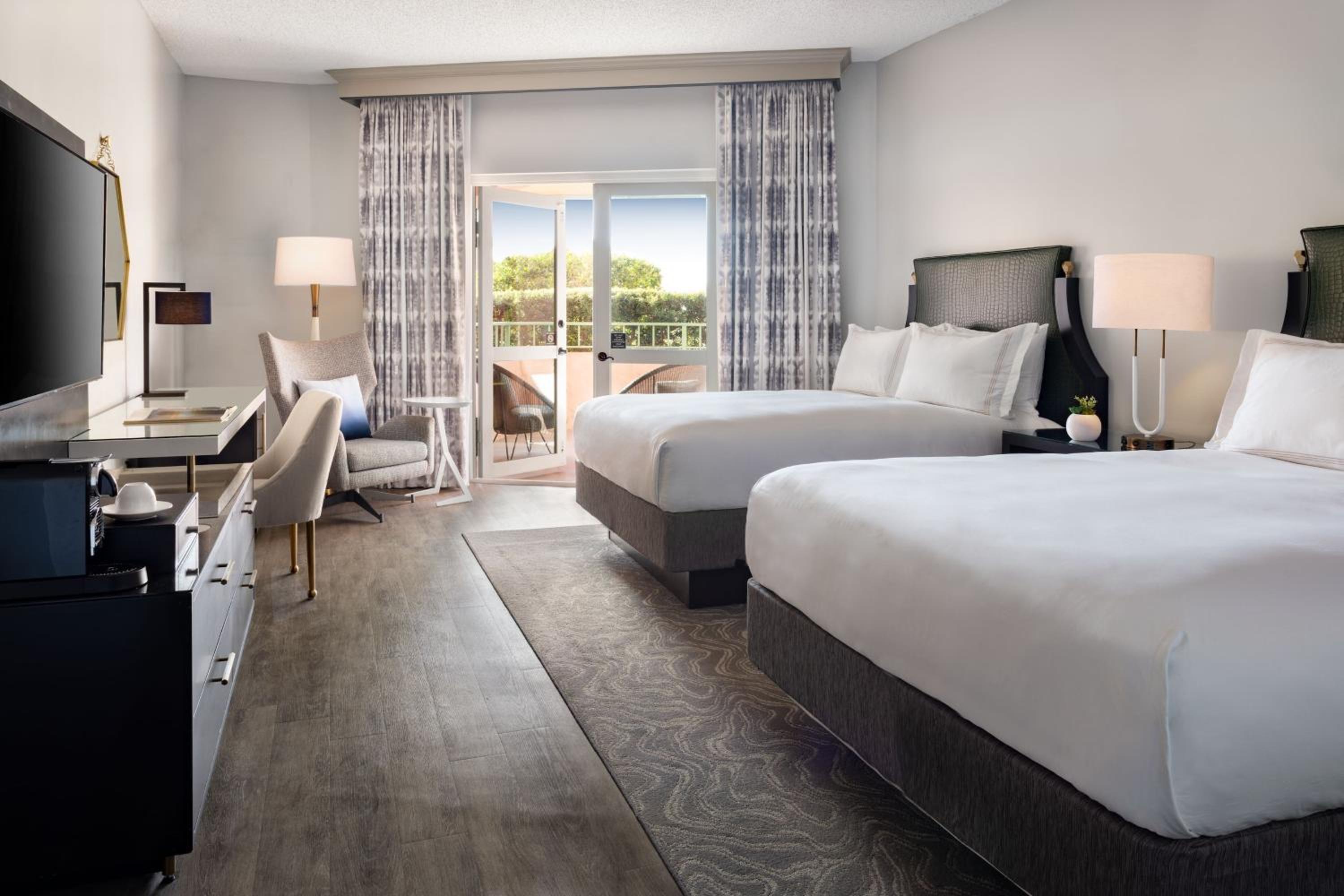 Deluxe King Room With Resort View - Tower - Photo 3