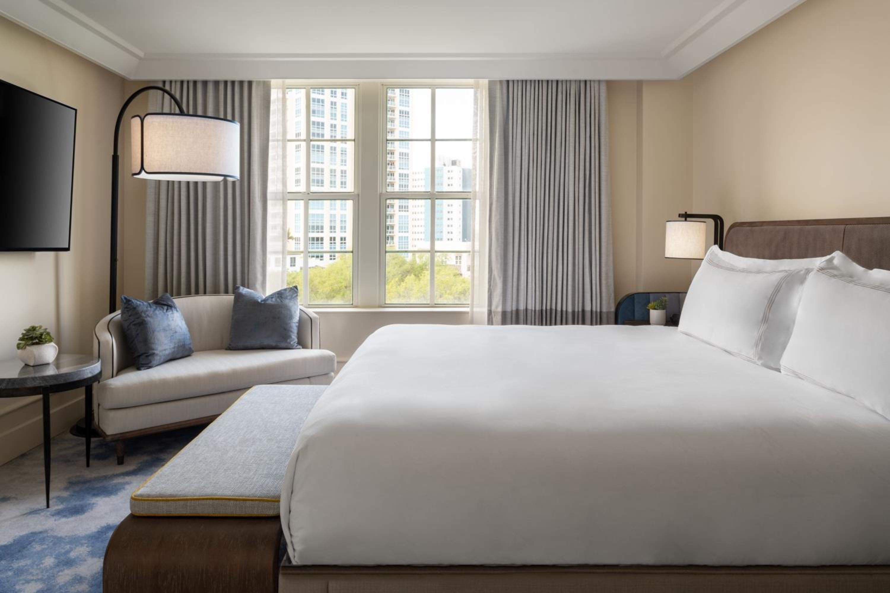 Deluxe Guestroom With Resort Views, Historic Building, 1 King - Photo 1